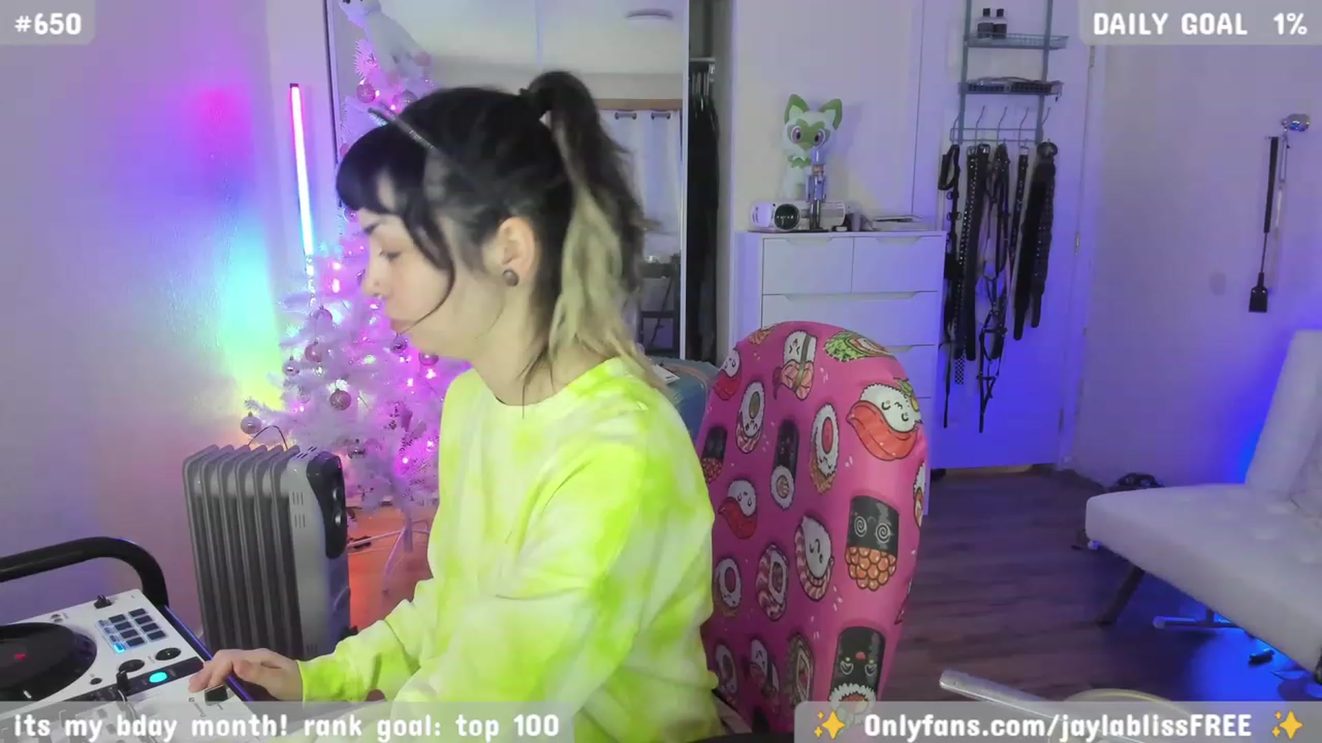 Gallery image thumbnail from JaylaBliss's myfreecams stream on, 12/18/2023, 09:44 image 7 of 20