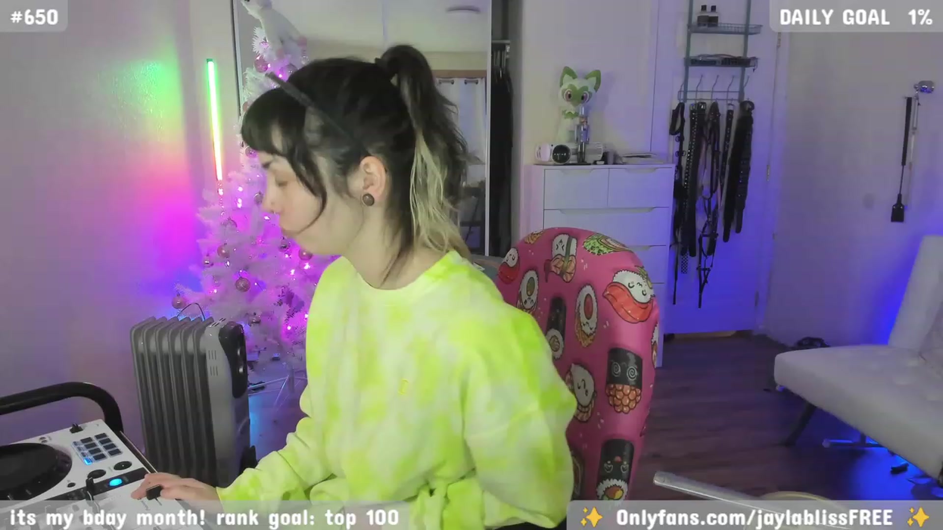 Gallery image thumbnail from JaylaBliss's myfreecams stream on, 12/18/2023, 09:44 image 2 of 20