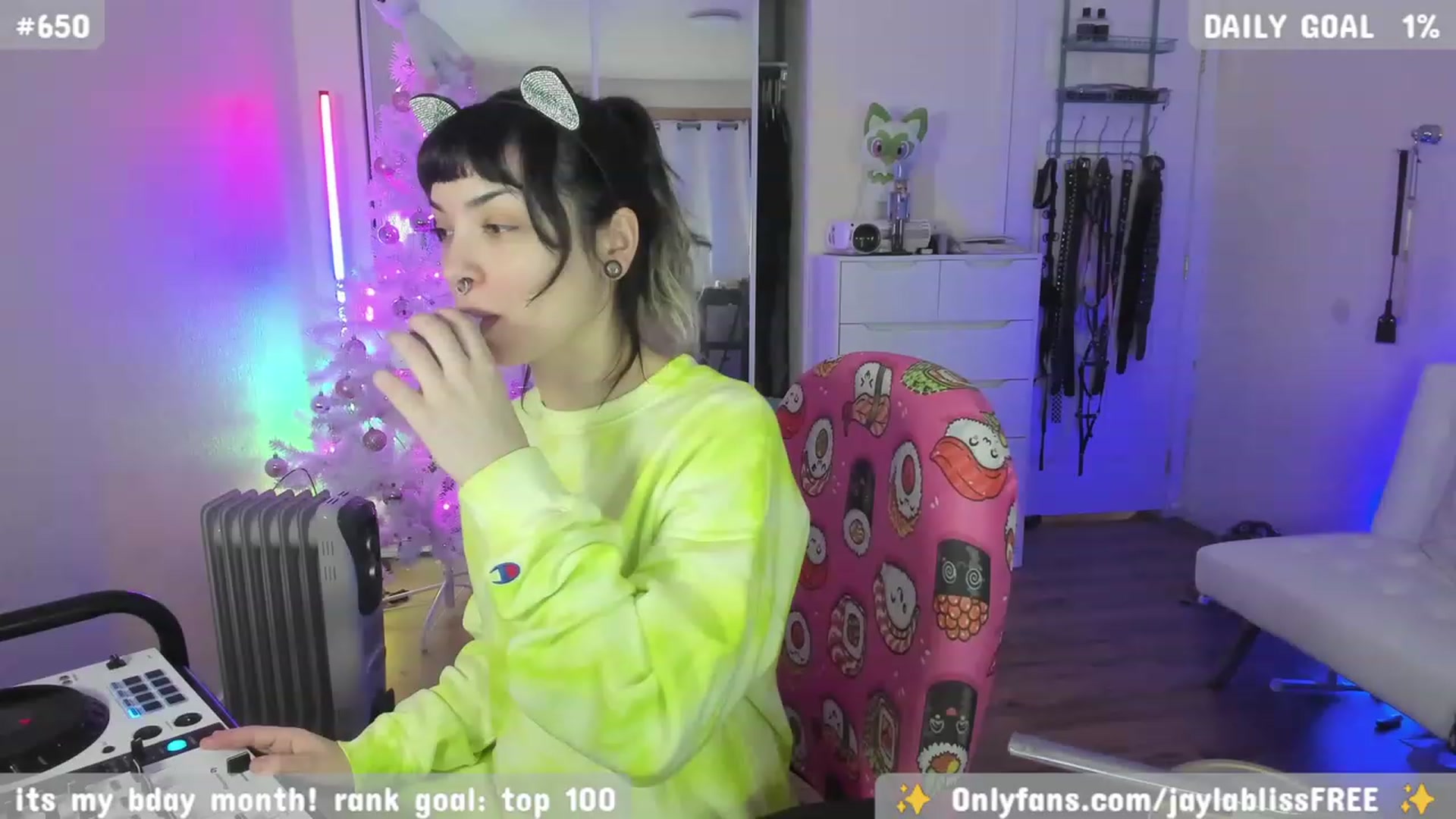 Gallery image thumbnail from JaylaBliss's myfreecams stream on, 12/18/2023, 09:44 image 4 of 20