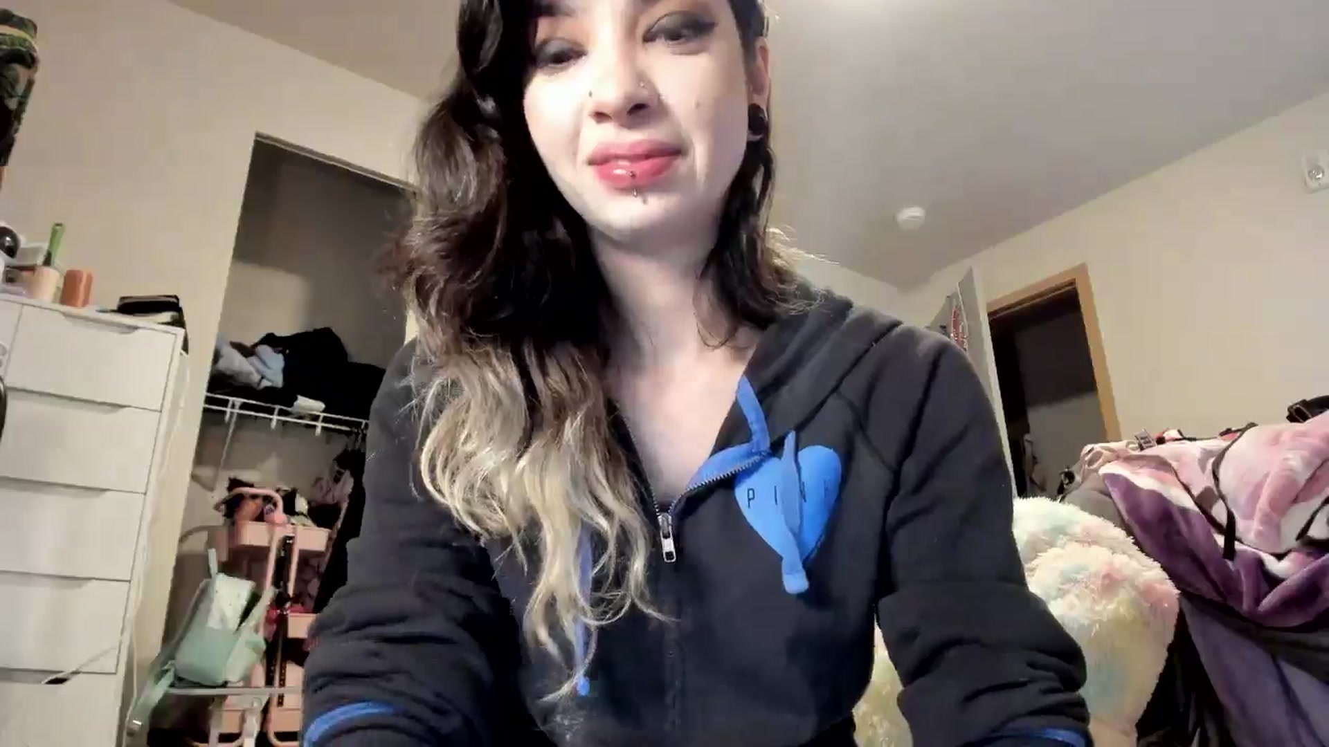 Gallery image thumbnail from JaylaBliss's myfreecams stream on, 06/17/2024, 10:19 image 11 of 20