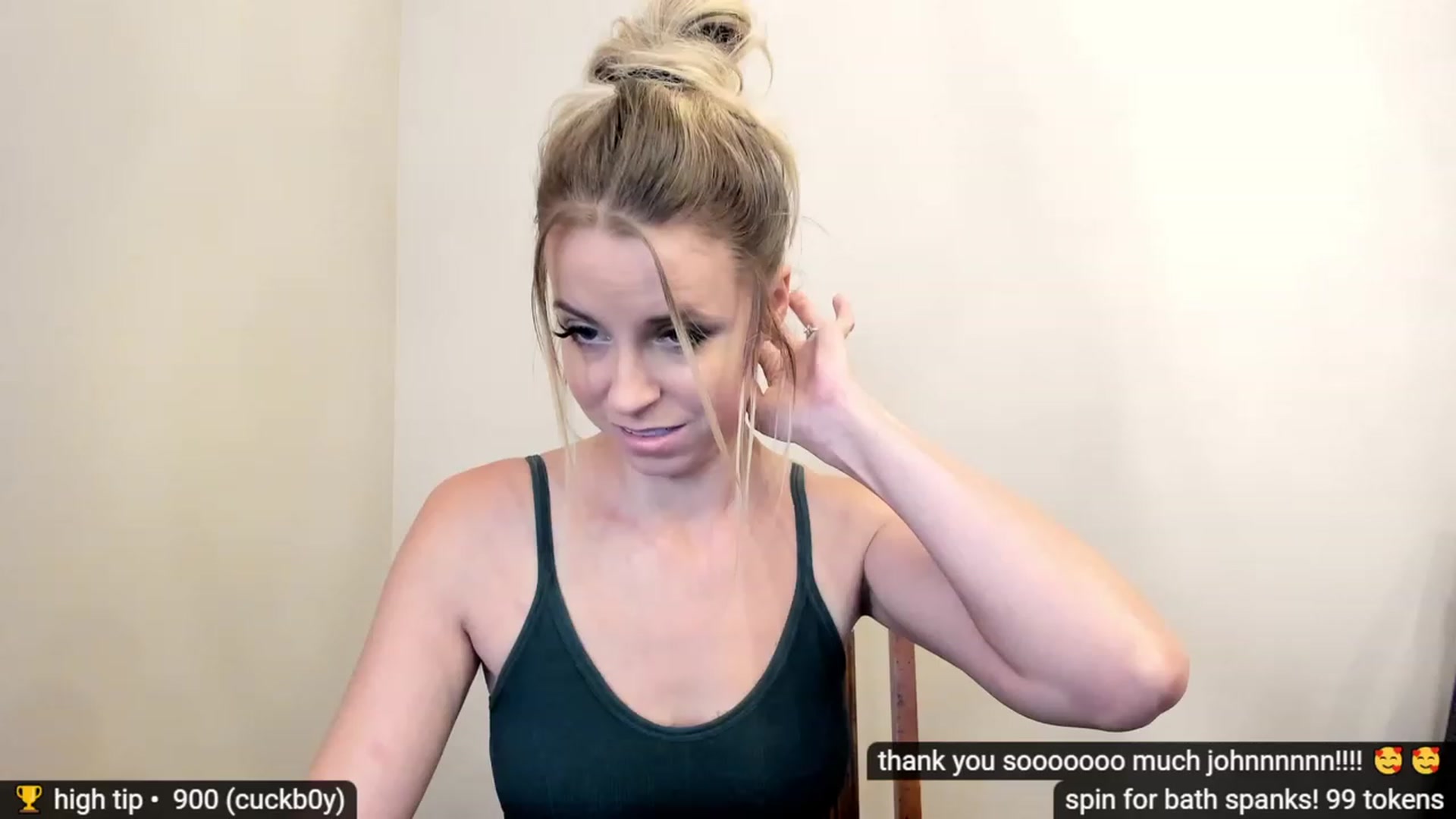 Gallery image thumbnail from Jayne's myfreecams stream on, 11/19/2022, 24:05 image 9 of 20