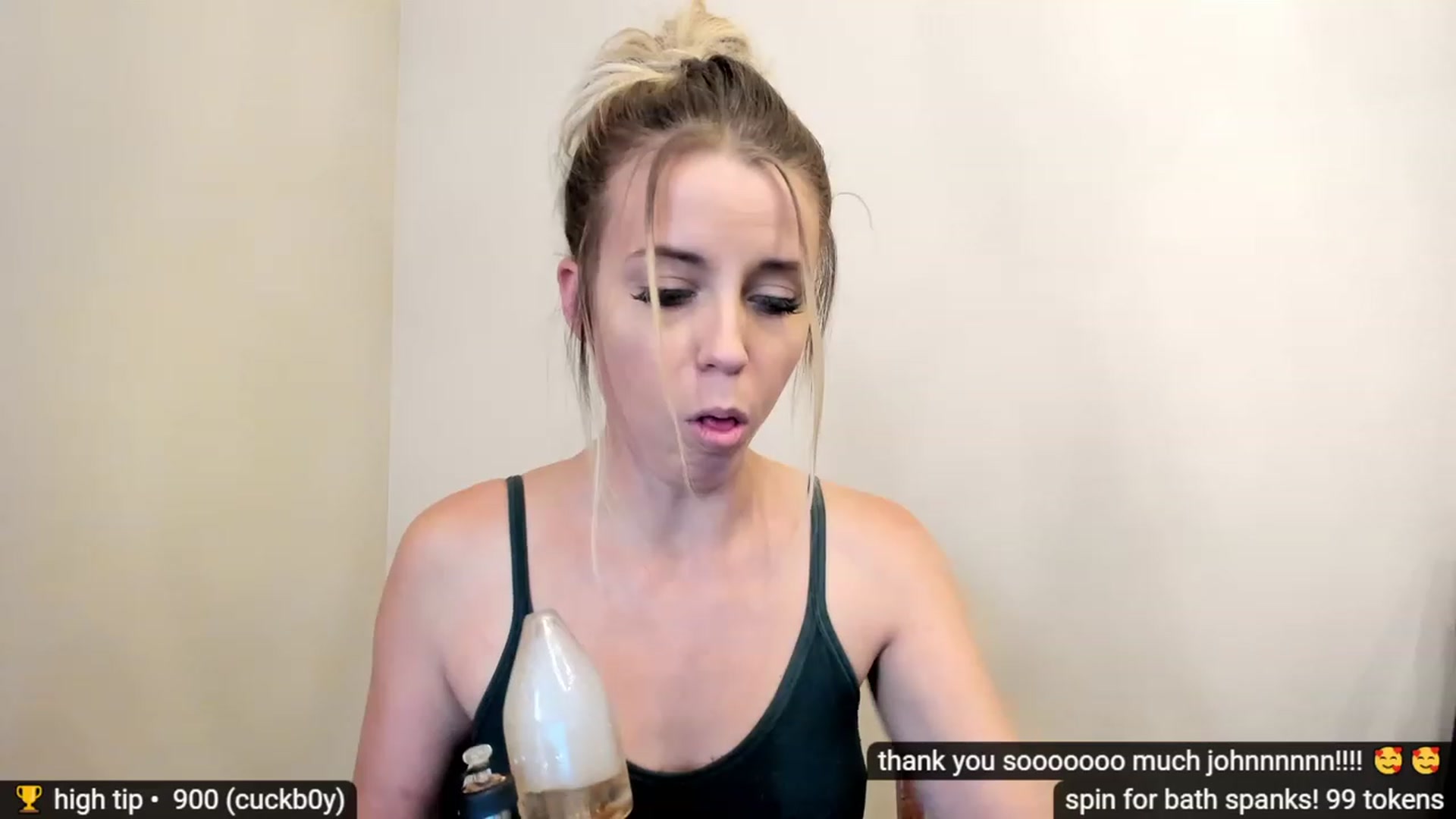 Gallery image thumbnail from Jayne's myfreecams stream on, 11/19/2022, 24:05 image 8 of 20