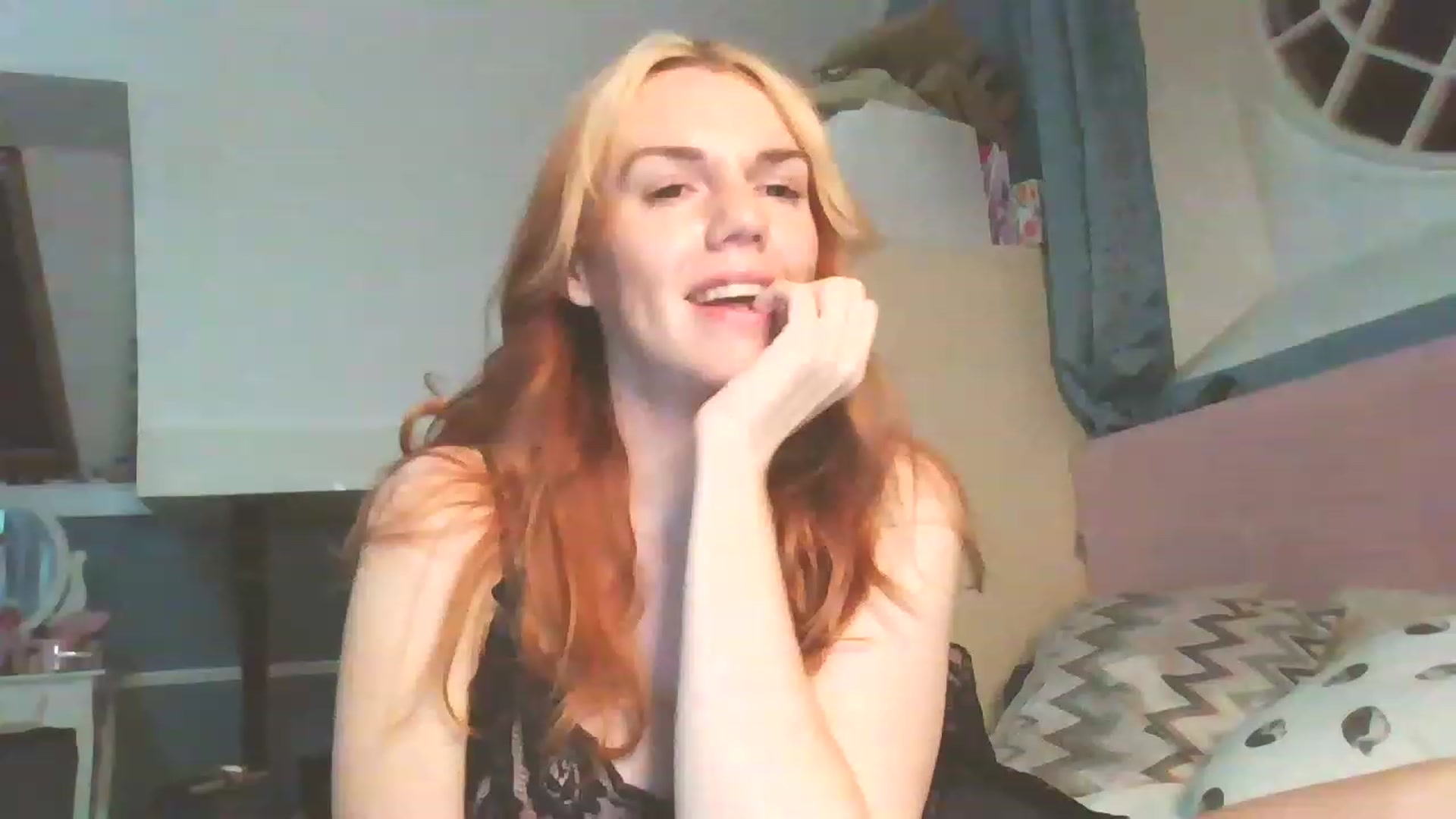 Gallery image thumbnail from Jayne_W's myfreecams stream on, 11/23/2022, 23:46 image 9 of 20