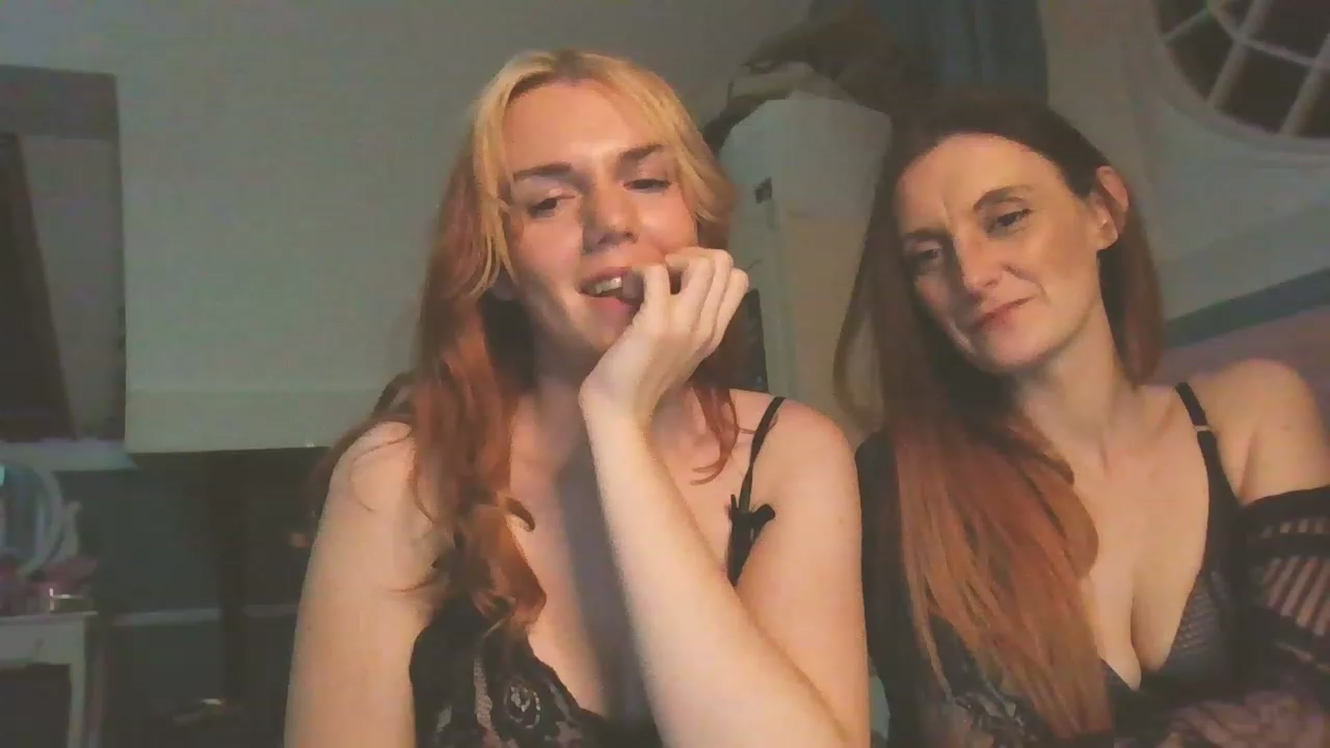Gallery image thumbnail from Jayne_W's myfreecams stream on, 11/23/2022, 23:46 image 15 of 20