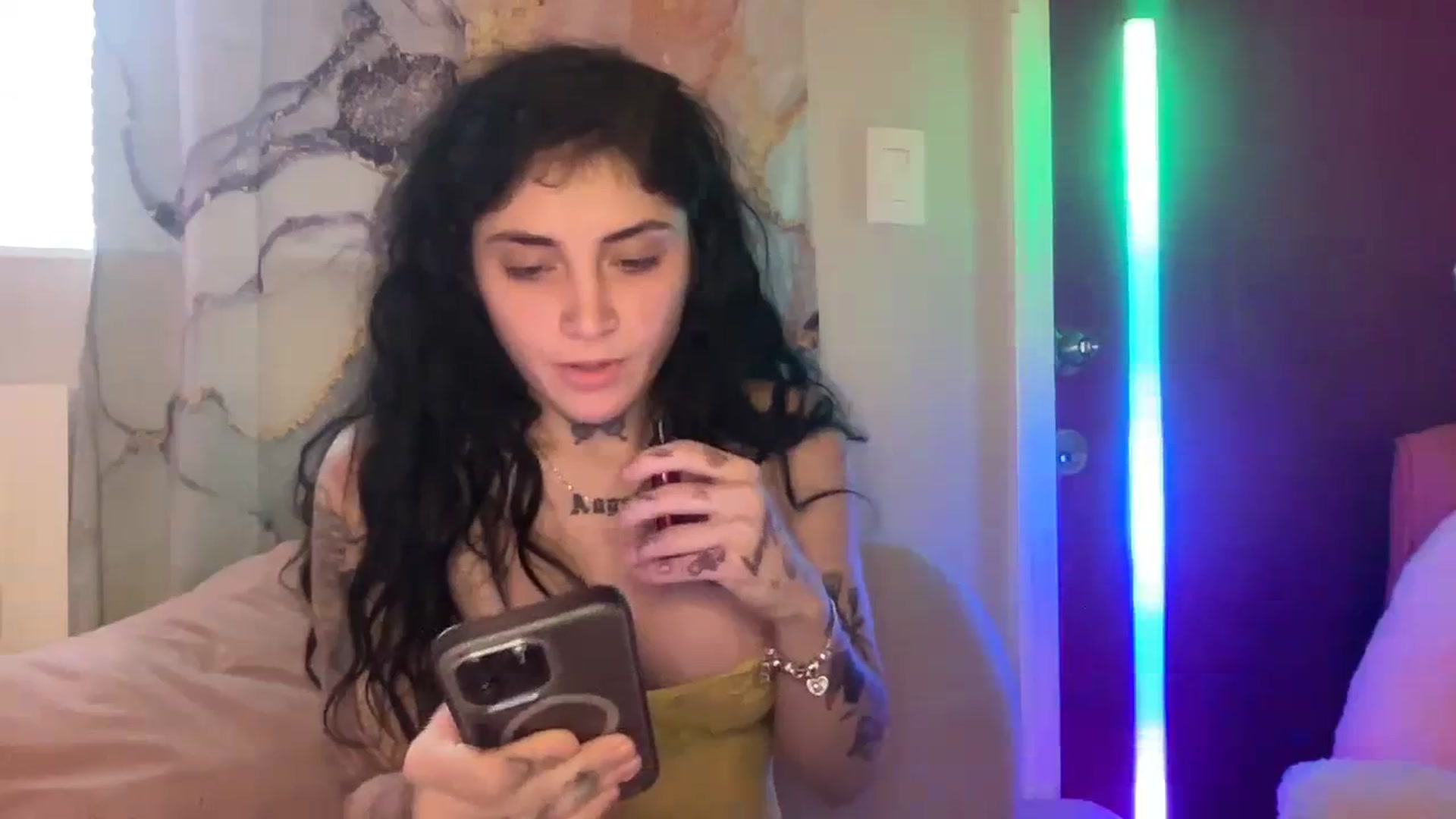 Gallery image thumbnail from JazmineJadexo's myfreecams stream on, 11/05/2023, 16:33 image 17 of 20