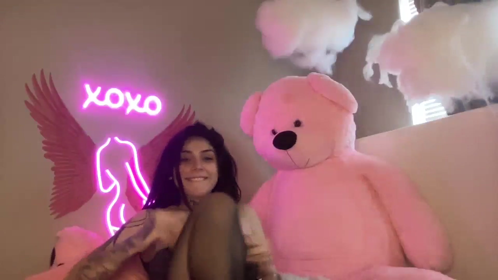 Gallery image thumbnail from JazmineJadexo's myfreecams stream on, 01/03/2024, 18:17 image 10 of 20