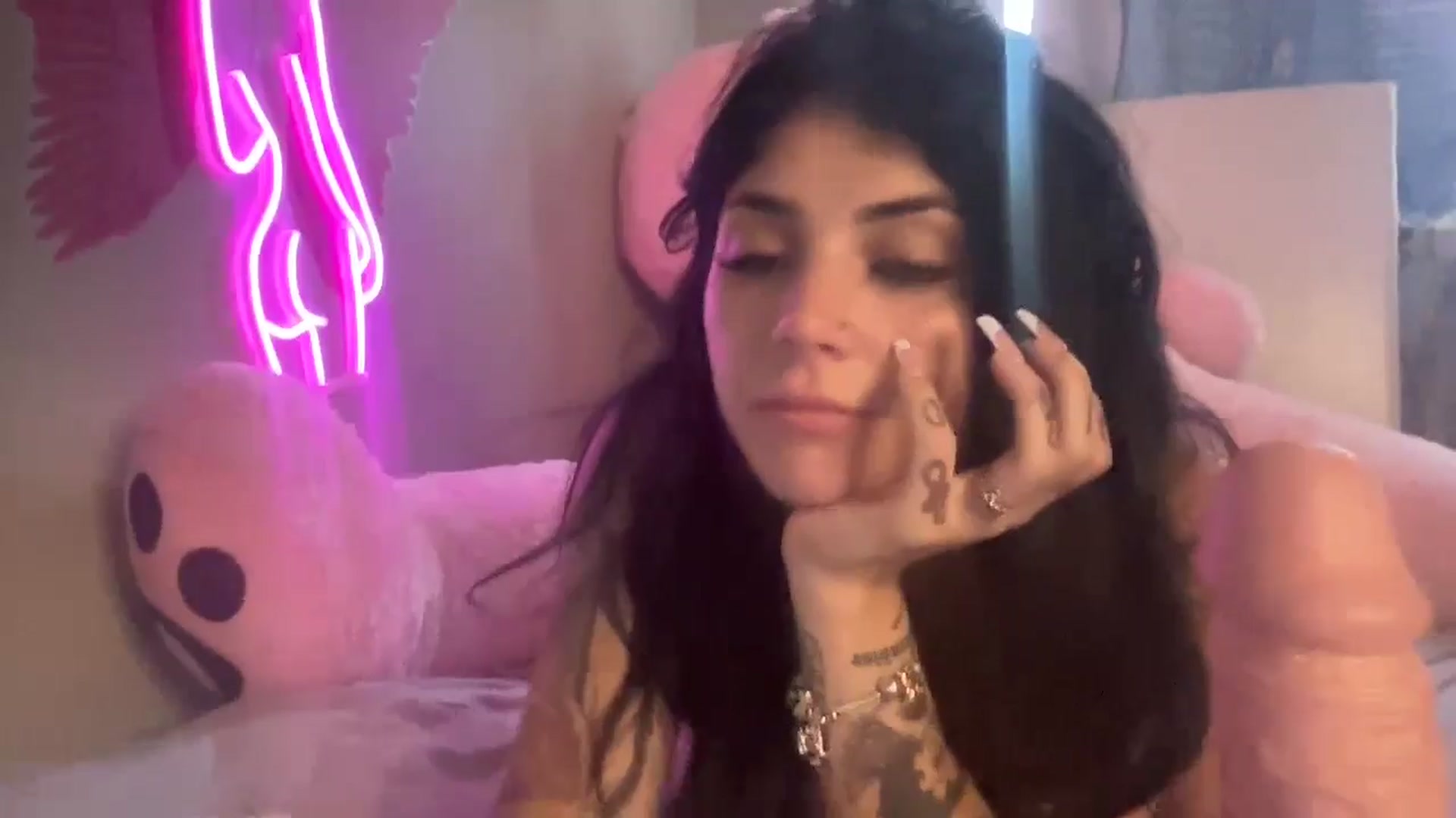 Gallery image thumbnail from JazmineJadexo's myfreecams stream on, 05/05/2024, 15:17 image 19 of 20