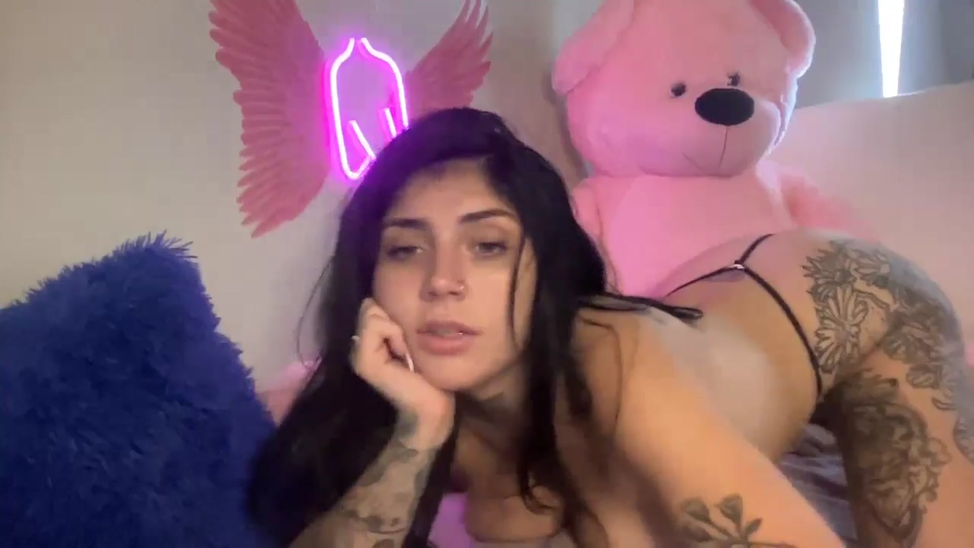Gallery image thumbnail from JazmineJadexo's myfreecams stream on, 05/08/2024, 16:02 image 16 of 20