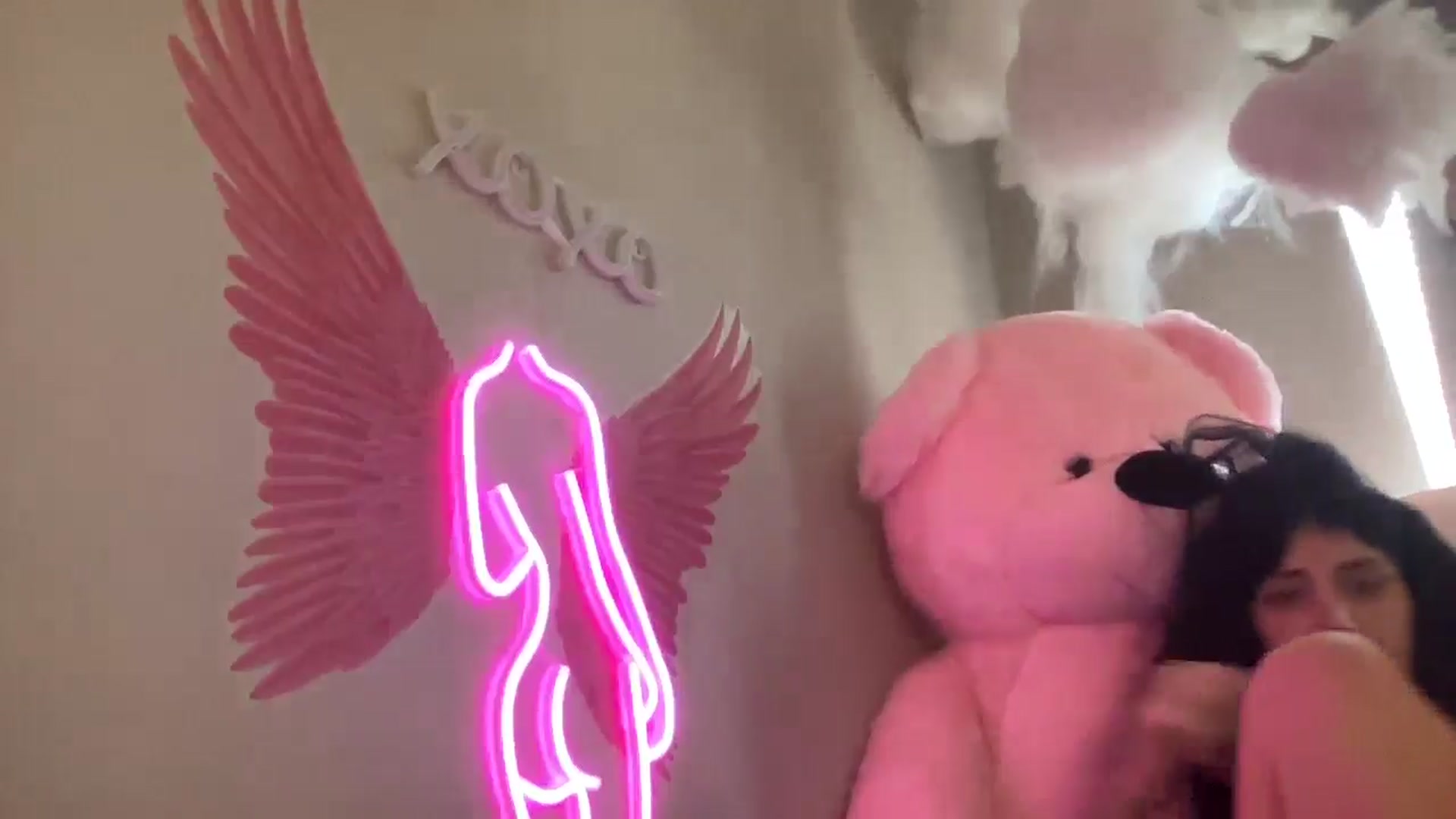 Gallery image thumbnail from JazmineJadexo's myfreecams stream on, 05/09/2024, 14:36 image 14 of 20