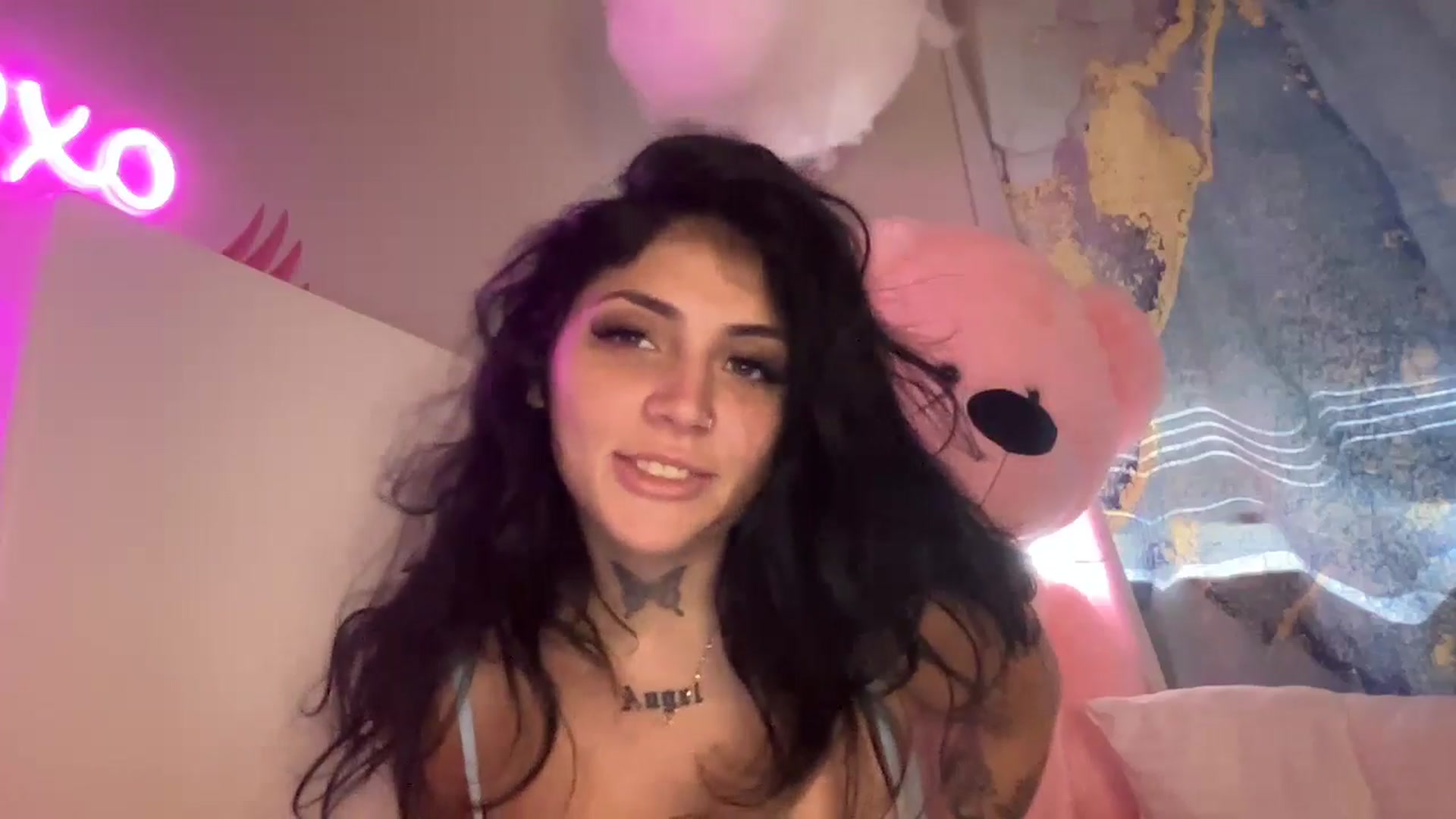 Gallery image thumbnail from JazmineJadexo's myfreecams stream on, 05/22/2024, 14:29 image 17 of 20