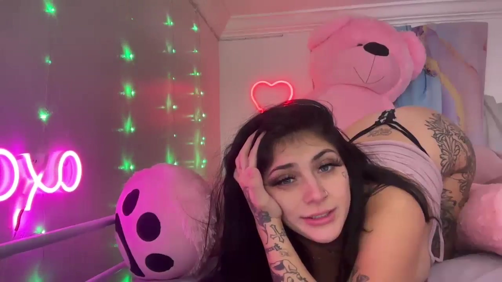Gallery image thumbnail from JazmineJadexo's myfreecams stream on, 10/06/2024, 14:50 image 11 of 20