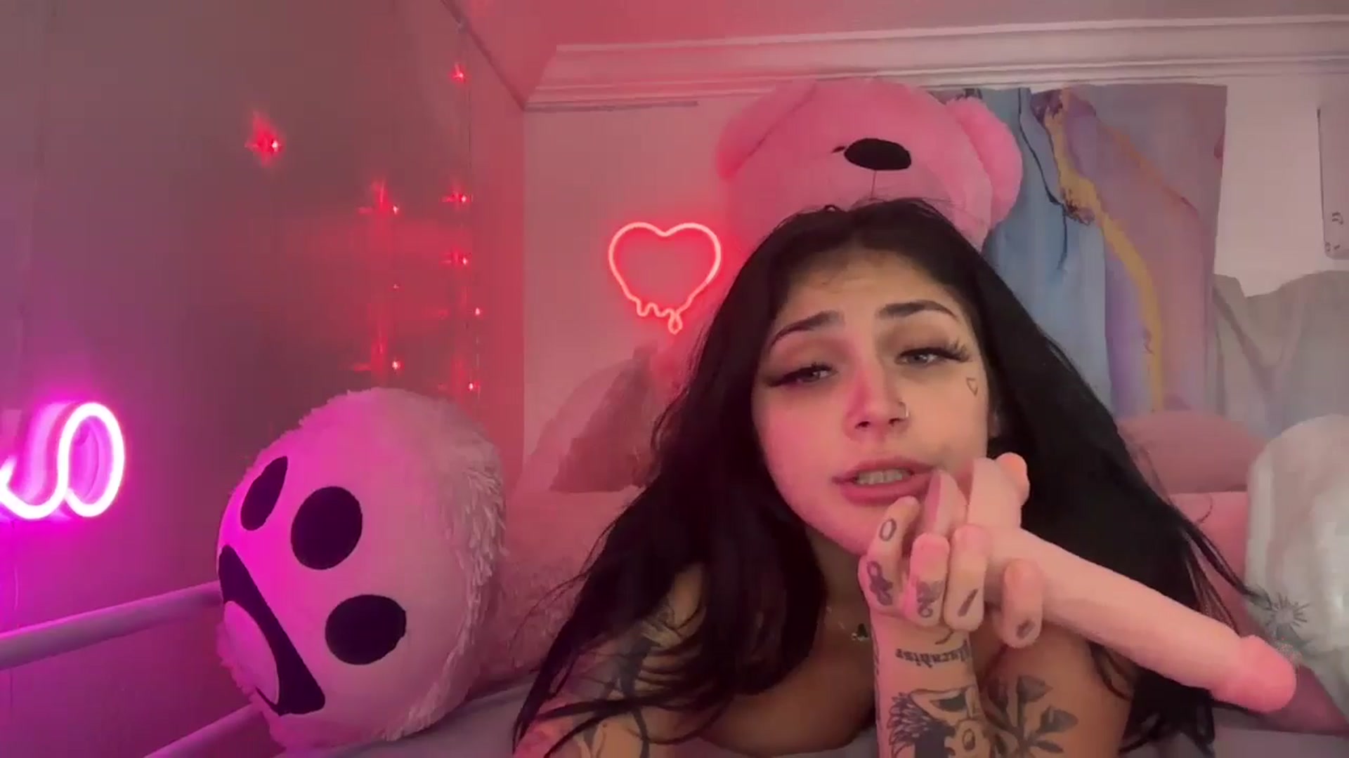 Gallery image thumbnail from JazmineJadexo's myfreecams stream on, 10/06/2024, 14:50 image 3 of 20