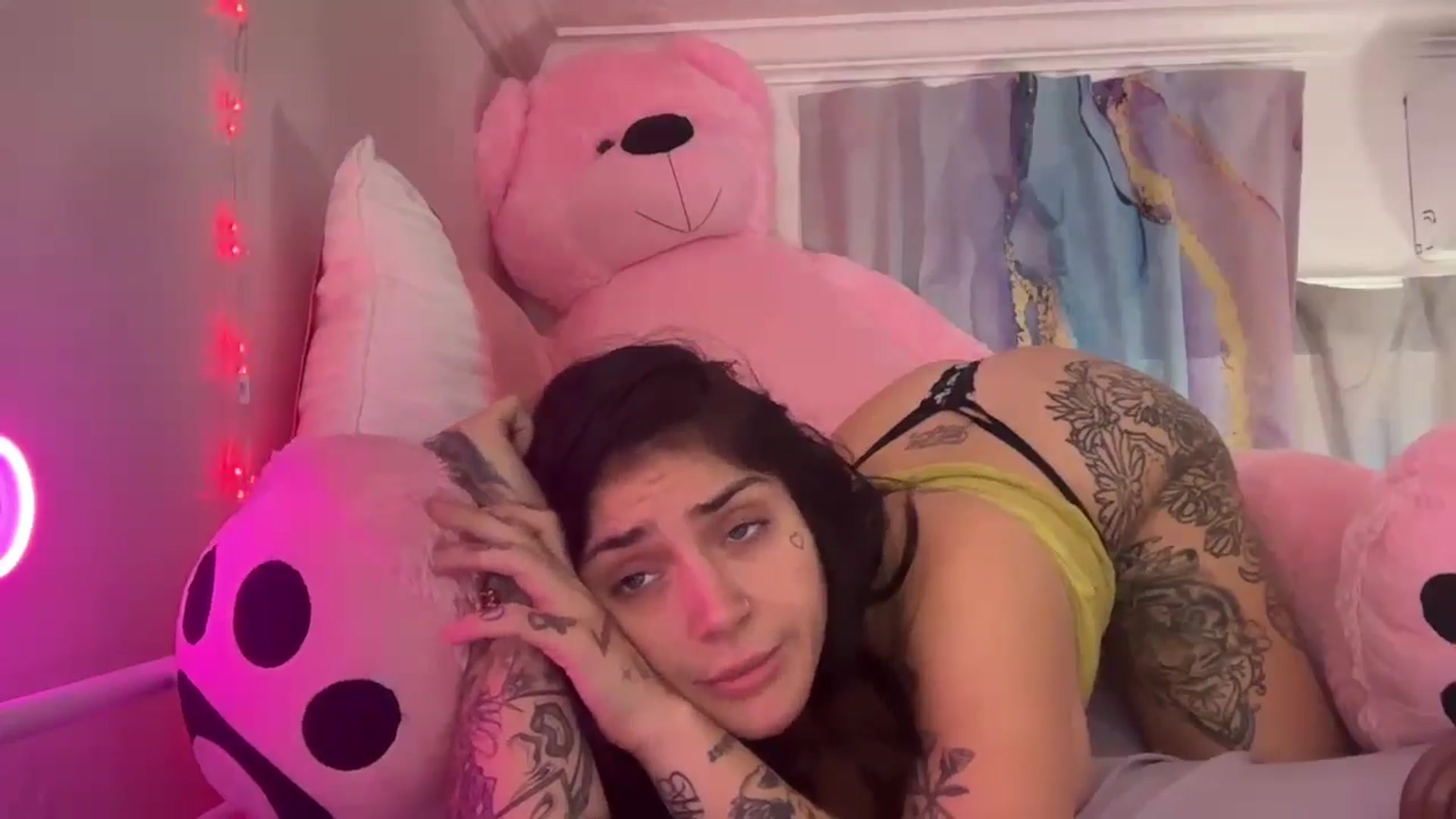 Gallery image thumbnail from JazmineJadexo's myfreecams stream on, 10/27/2024, 15:10 image 5 of 20