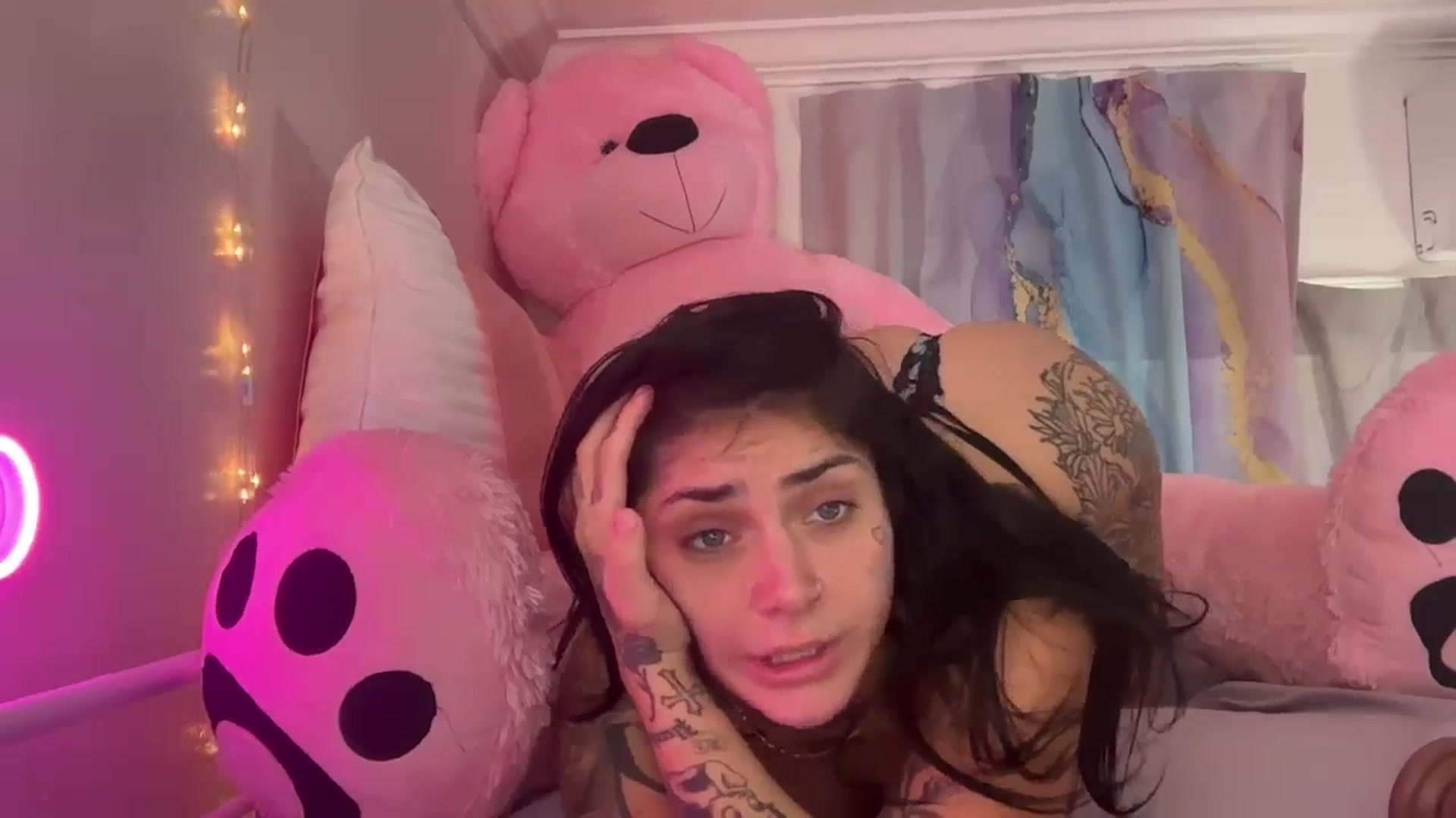Gallery image thumbnail from JazmineJadexo's myfreecams stream on, 10/27/2024, 15:10 image 6 of 20