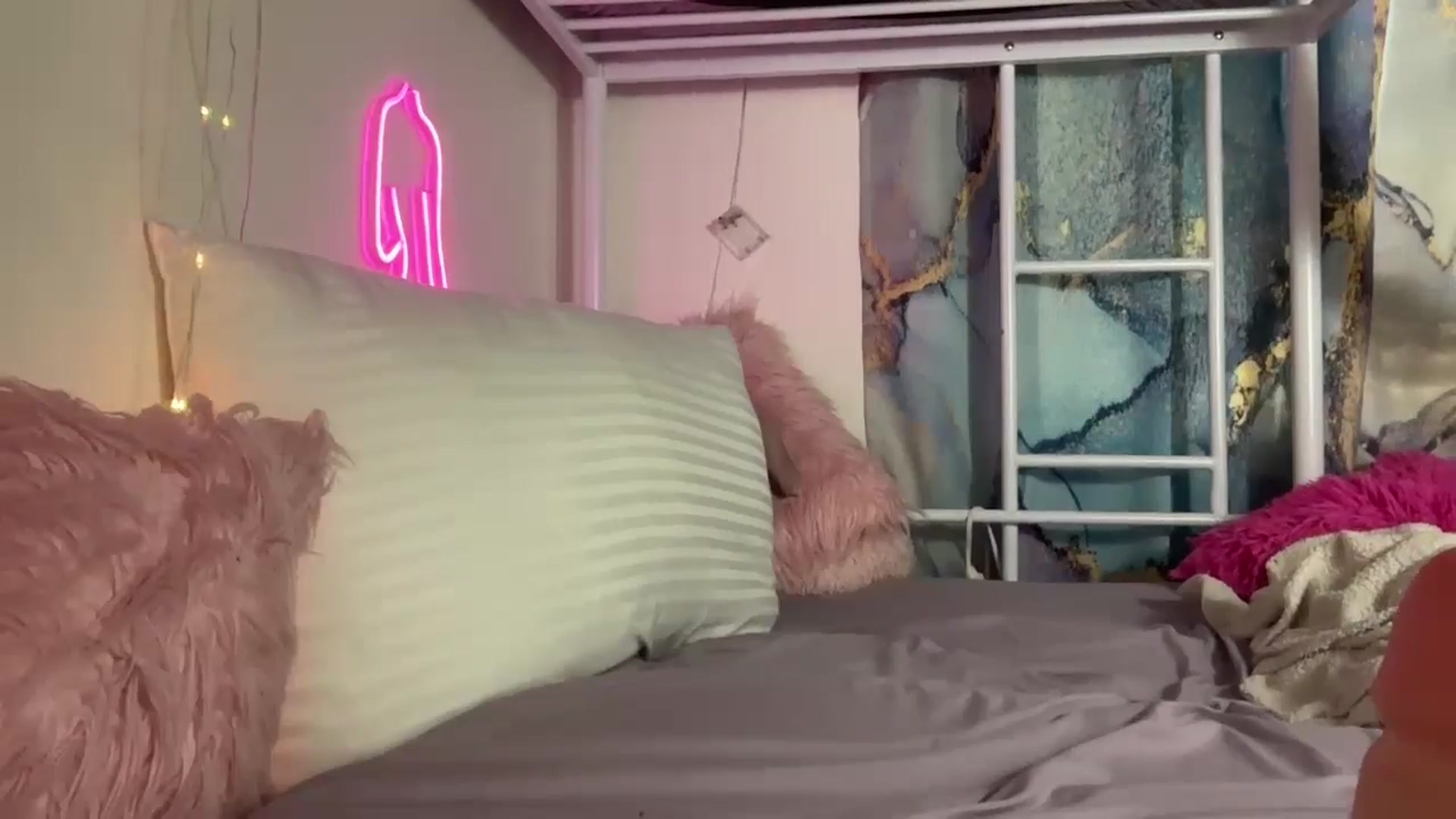 Gallery image thumbnail from JazmineJadexo's myfreecams stream on, 12/15/2024, 16:09 image 15 of 20