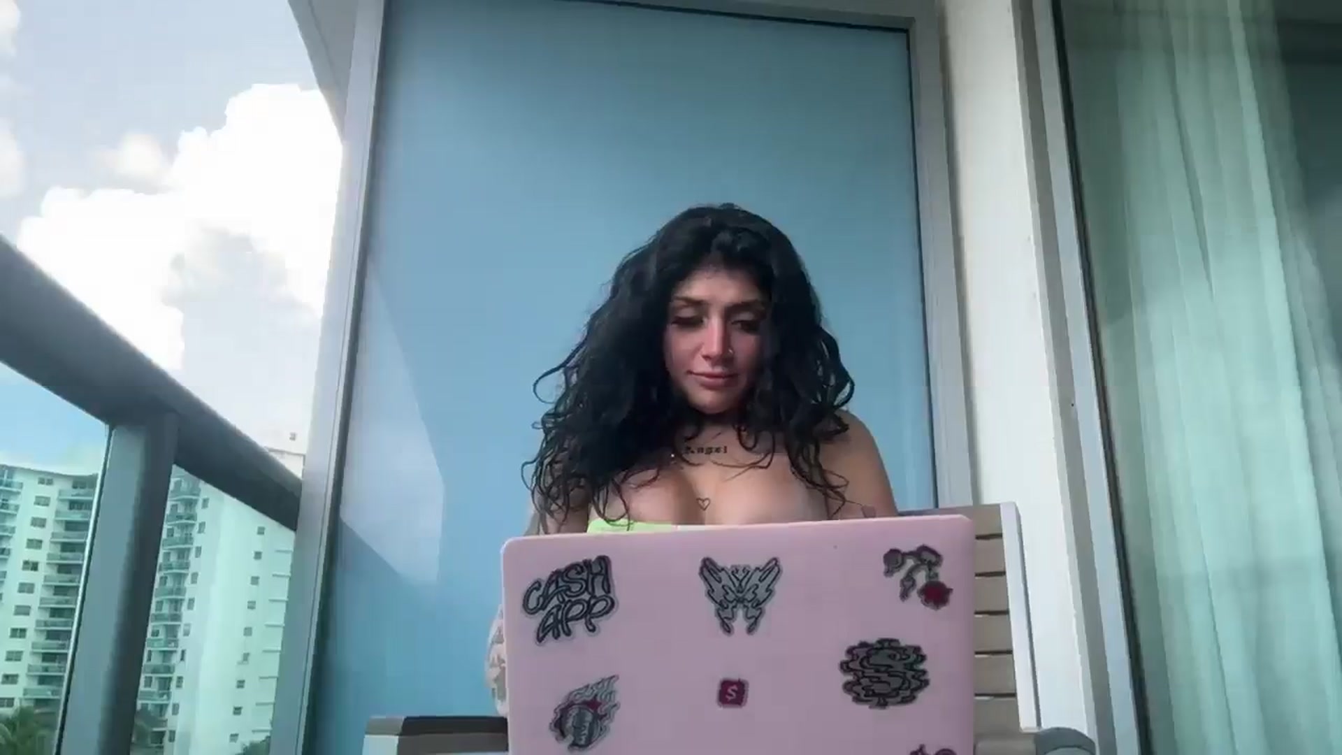 Gallery image thumbnail from JazmineJadexo's myfreecams stream on, 03/15/2025, 17:10 image 18 of 20