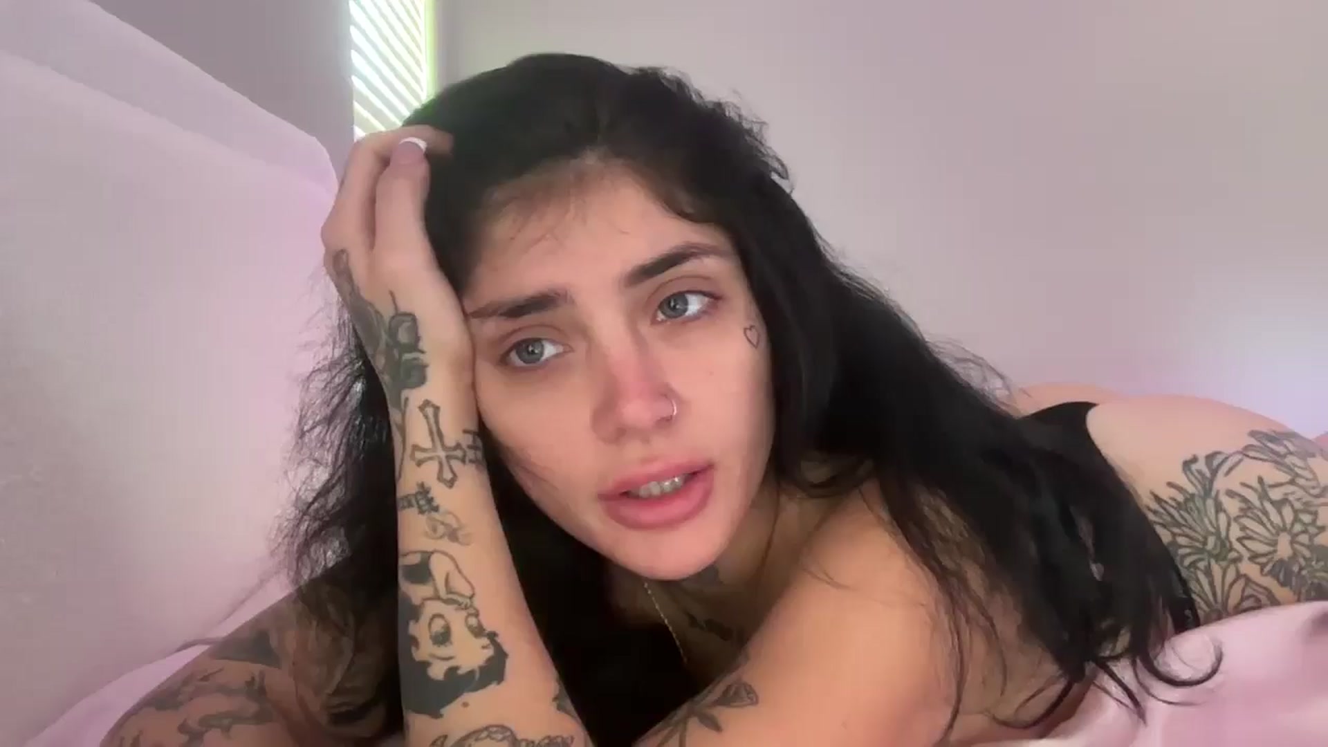 Gallery image thumbnail from JazmineJadexo's myfreecams stream on, 05/20/2025, 16:12 image 15 of 20