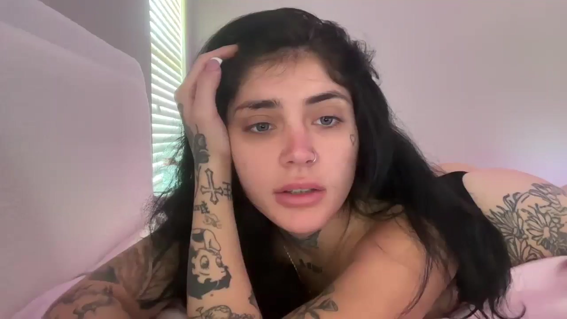 Gallery image thumbnail from JazmineJadexo's myfreecams stream on, 05/20/2025, 16:12 image 14 of 20