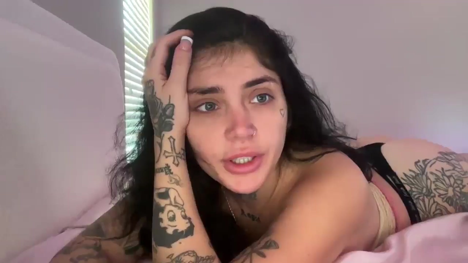 Gallery image thumbnail from JazmineJadexo's myfreecams stream on, 05/20/2025, 16:12 image 12 of 20