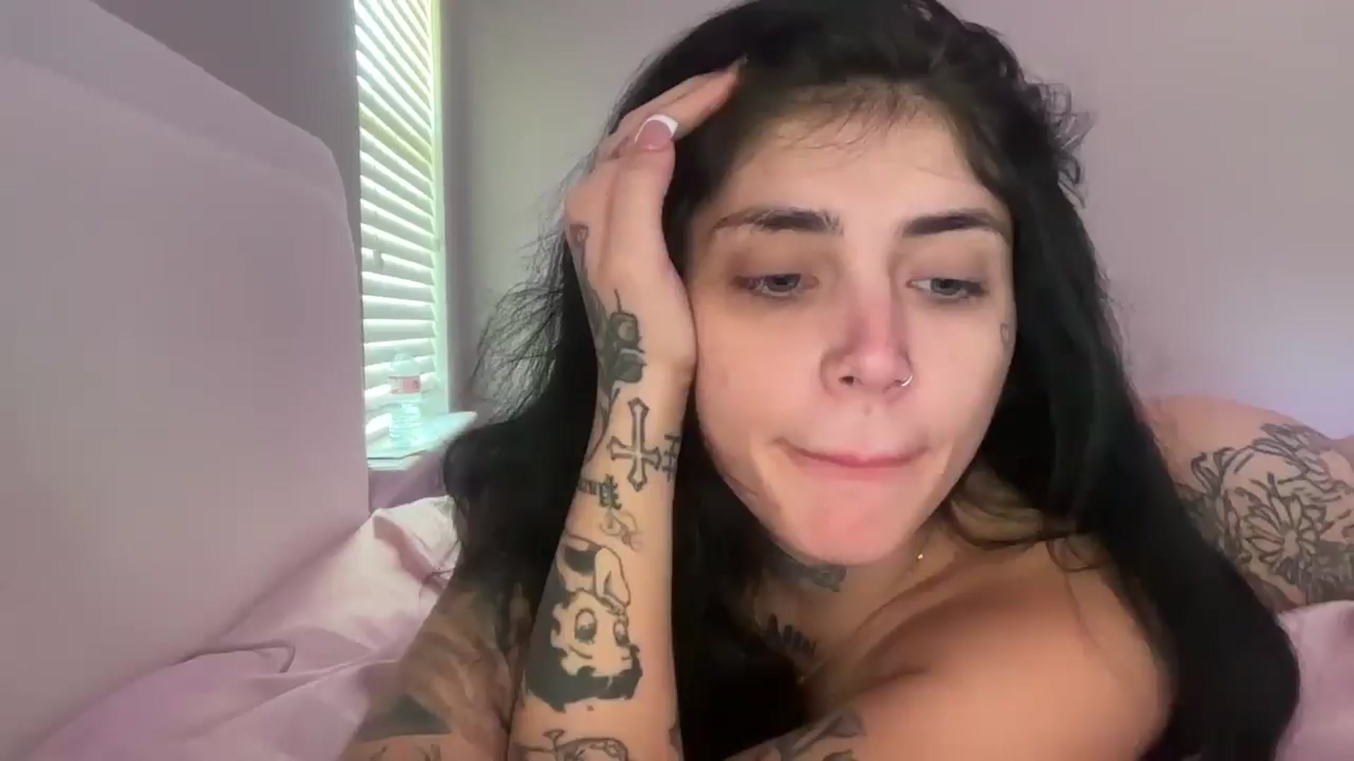 Gallery image thumbnail from JazmineJadexo's myfreecams stream on, 05/20/2025, 16:12 image 13 of 20