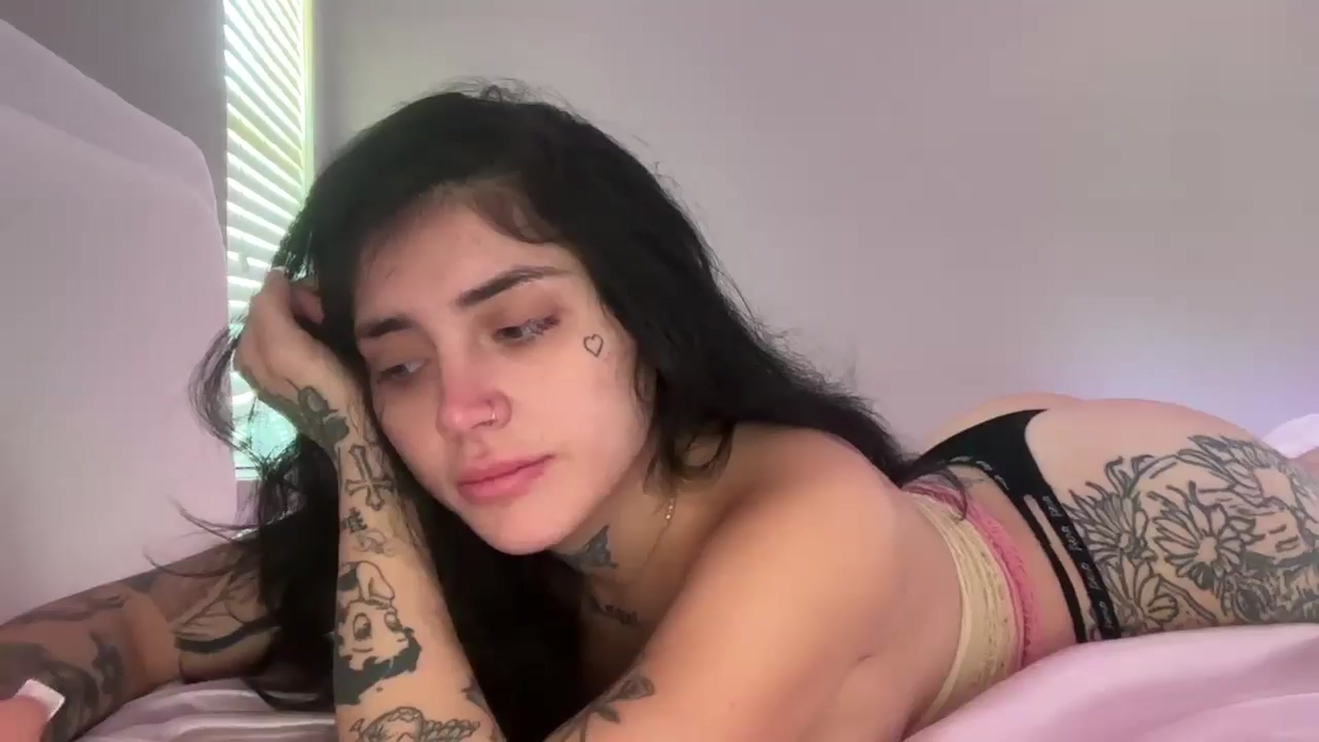 Gallery image thumbnail from JazmineJadexo's myfreecams stream on, 05/20/2025, 16:12 image 8 of 20