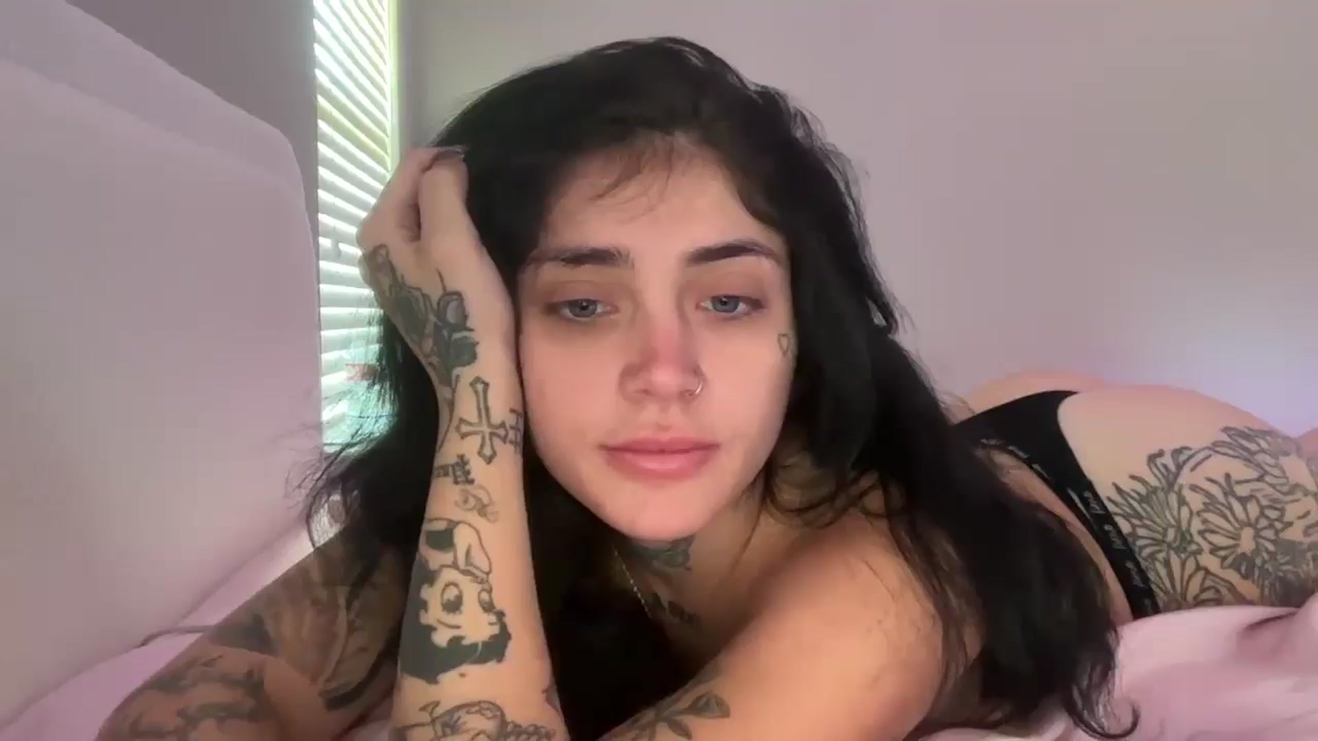 Gallery image thumbnail from JazmineJadexo's myfreecams stream on, 05/20/2025, 16:12 image 18 of 20