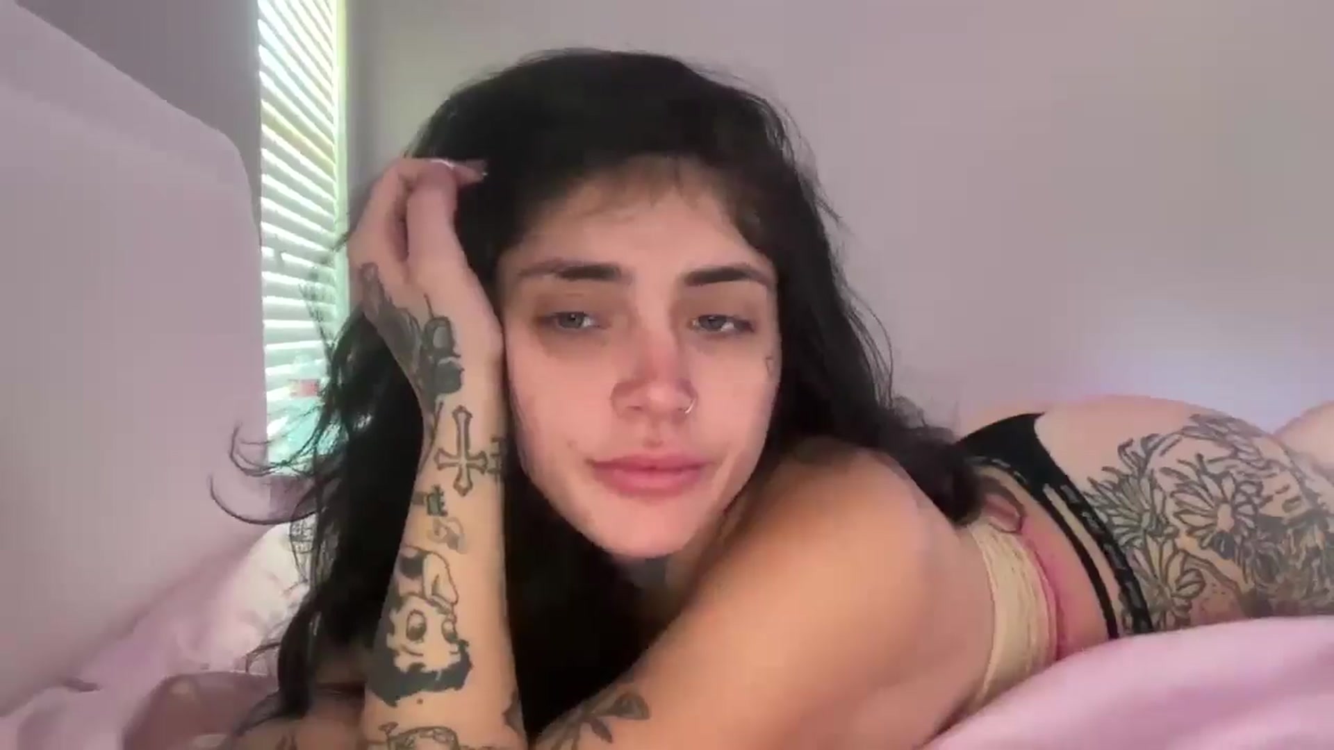 Gallery image thumbnail from JazmineJadexo's myfreecams stream on, 05/20/2025, 16:12 image 5 of 20