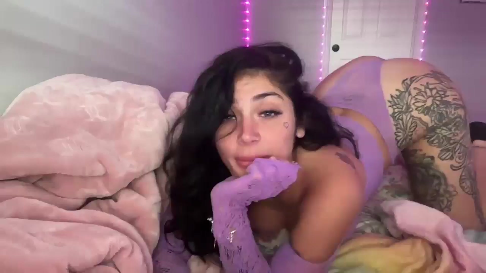 Gallery image thumbnail from JazmineJadexo's myfreecams stream on, 07/02/2025, 15:56 image 4 of 20