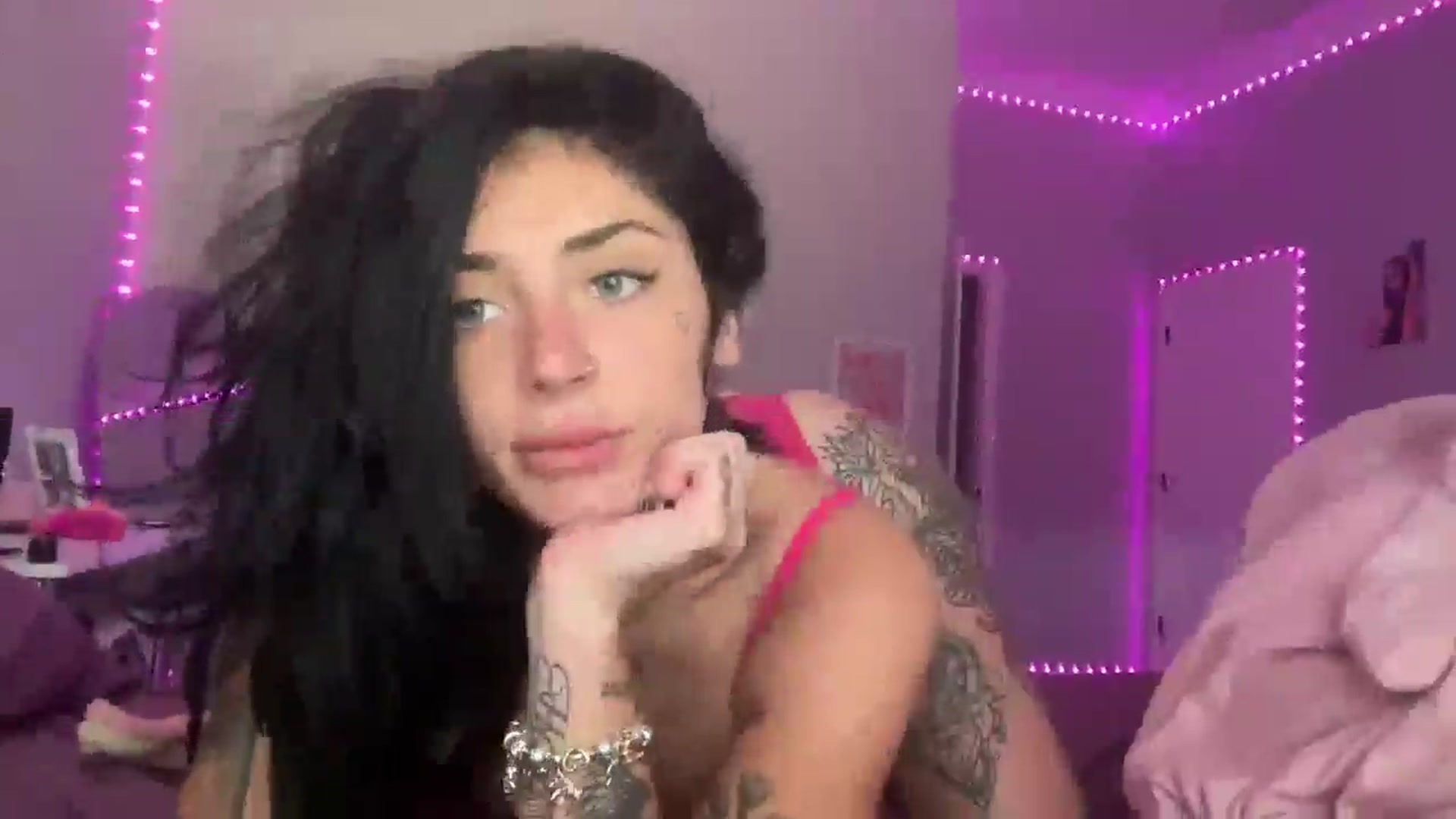 Gallery image thumbnail from JazmineJadexo's myfreecams stream on, 07/22/2025, 15:40 image 15 of 20