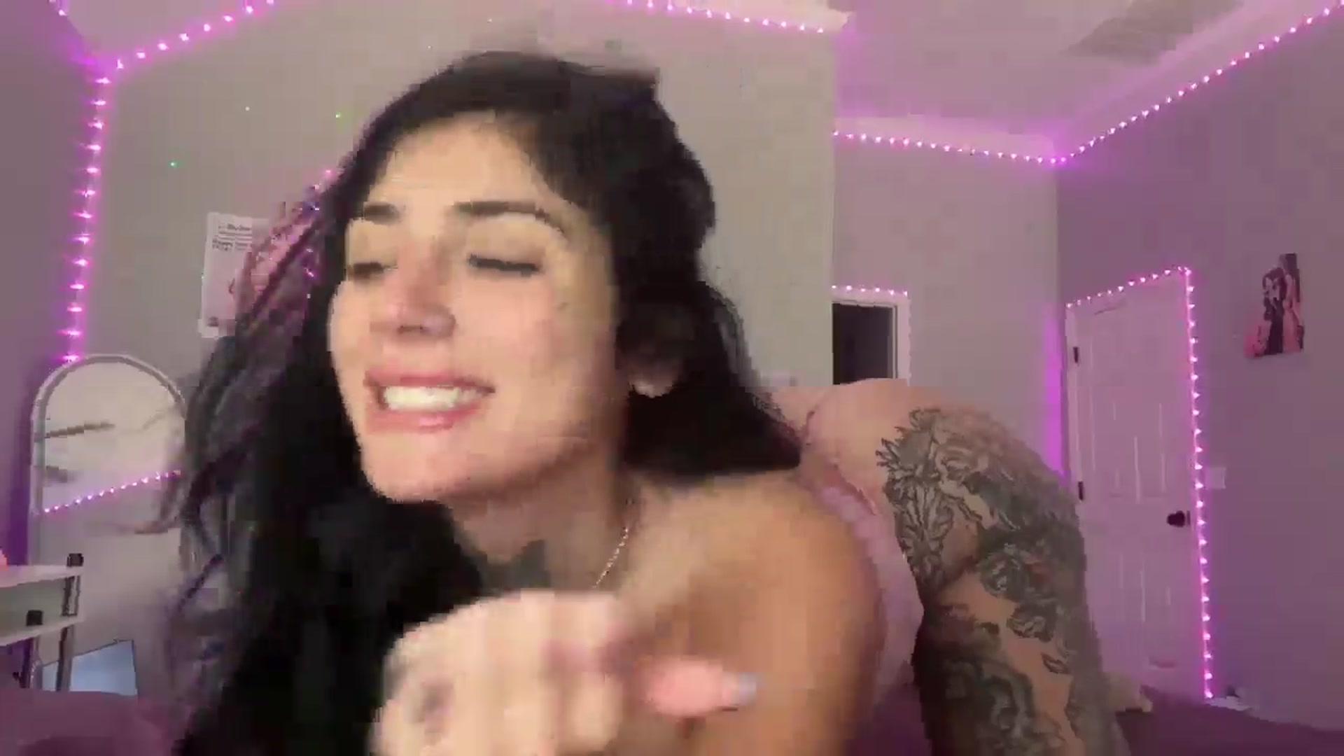 Gallery image thumbnail from JazmineJadexo's myfreecams stream on, 07/25/2025, 15:39 image 2 of 20