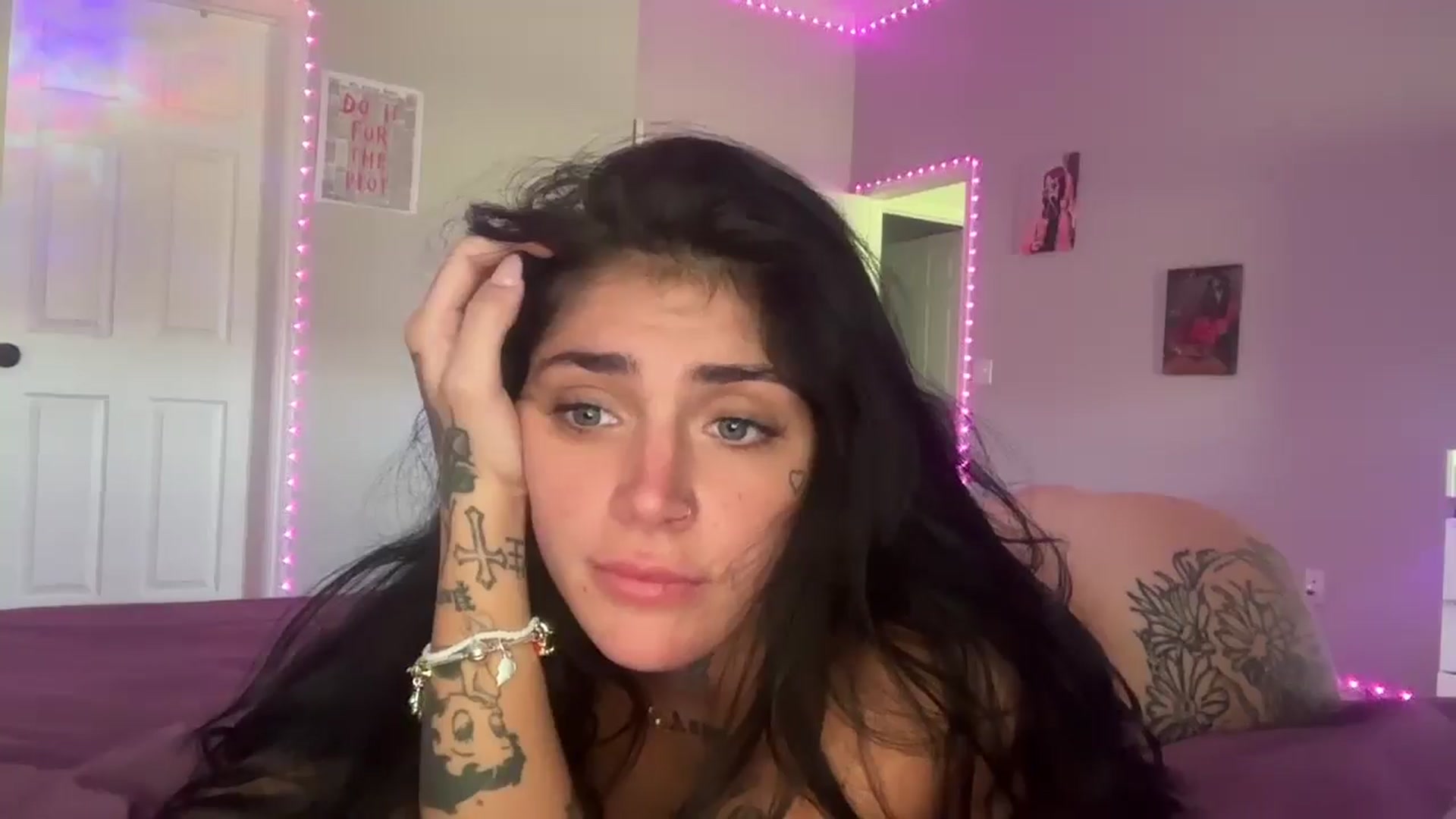 Gallery image thumbnail from JazmineJadexo's myfreecams stream on, 07/28/2025, 18:46 image 19 of 20