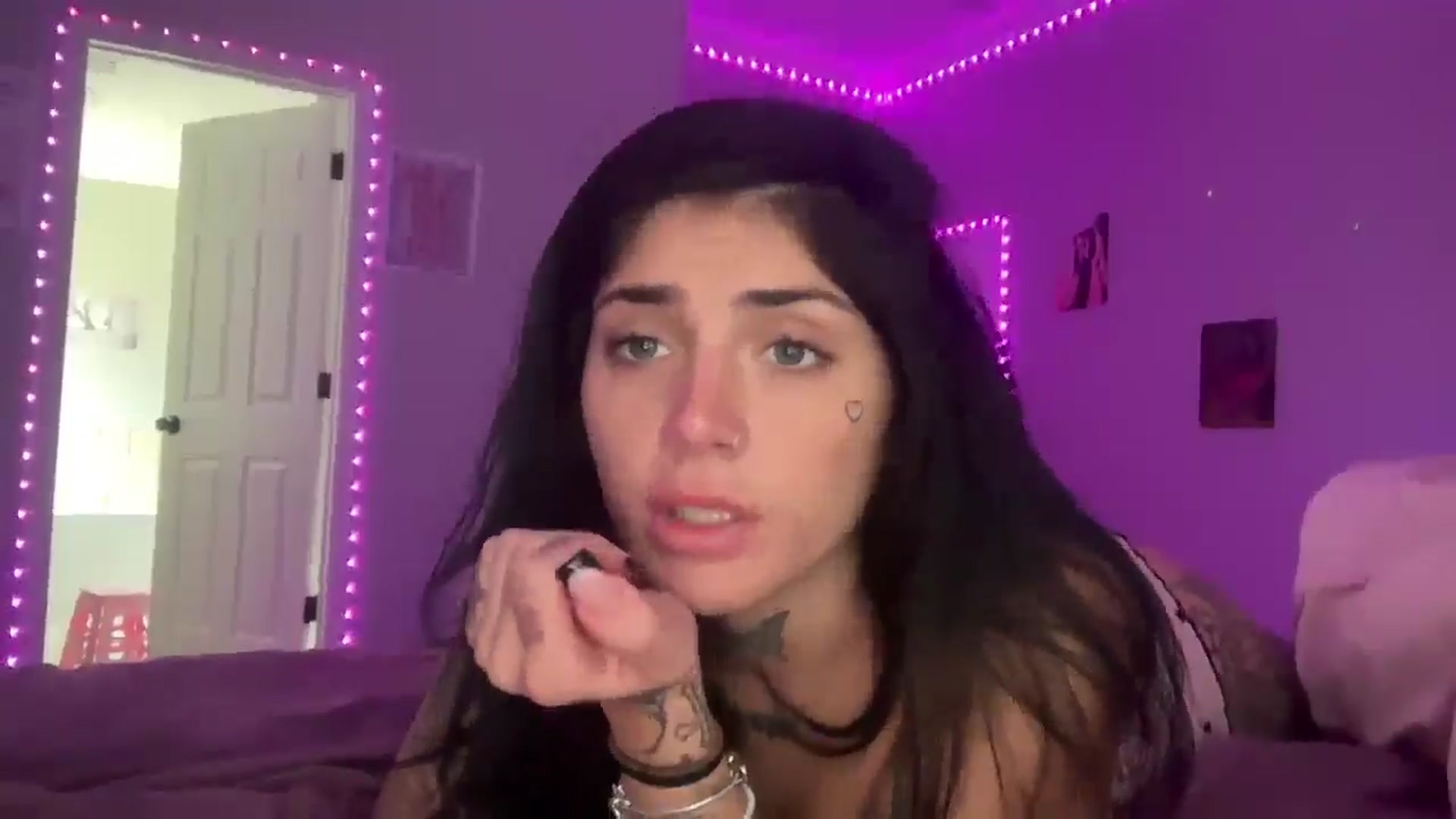 Gallery image thumbnail from JazmineJadexo's myfreecams stream on, 08/01/2025, 16:12 image 18 of 20