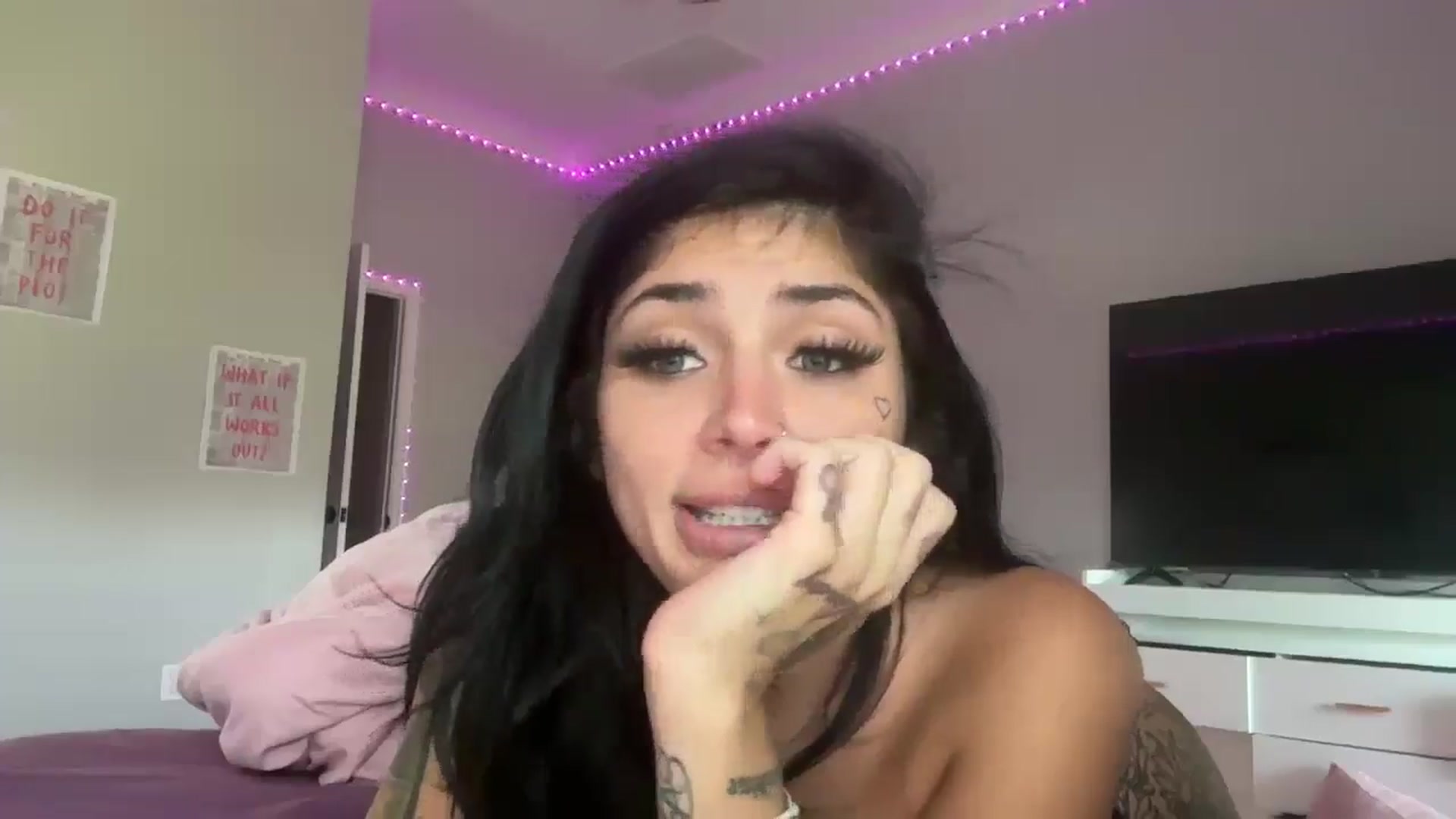 Gallery image thumbnail from JazmineJadexo's myfreecams stream on, 08/04/2025, 17:57 image 15 of 20