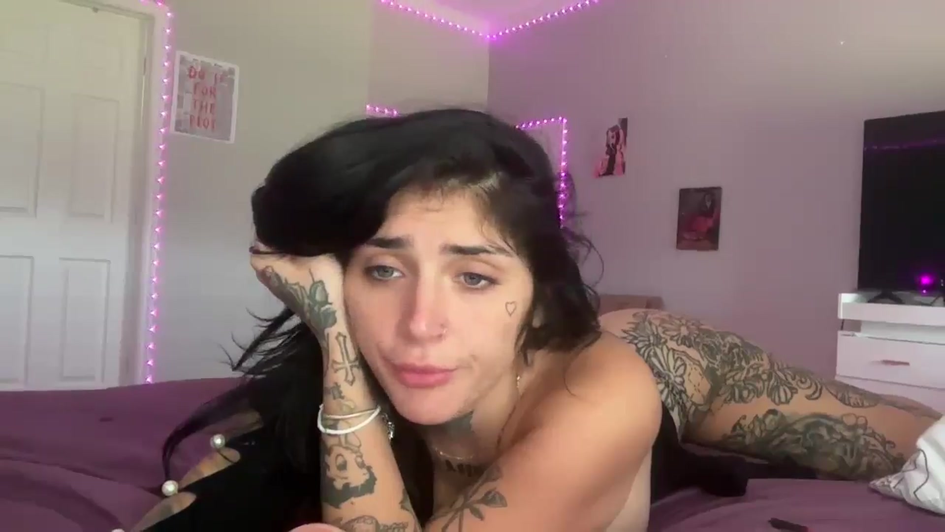 Gallery image thumbnail from JazmineJadexo's myfreecams stream on, 08/05/2025, 16:39 image 9 of 20