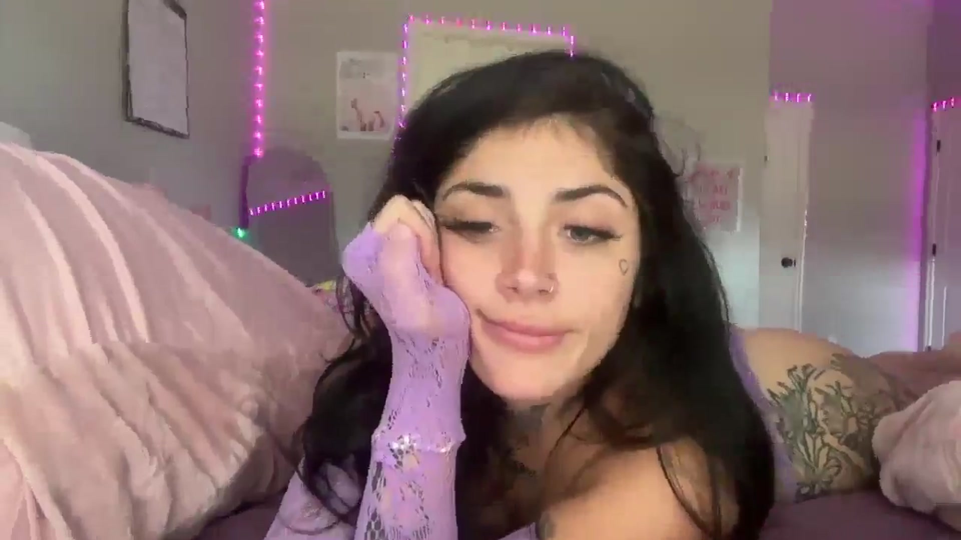 Gallery image thumbnail from JazmineJadexo's myfreecams stream on, 08/18/2025, 17:28 image 18 of 20