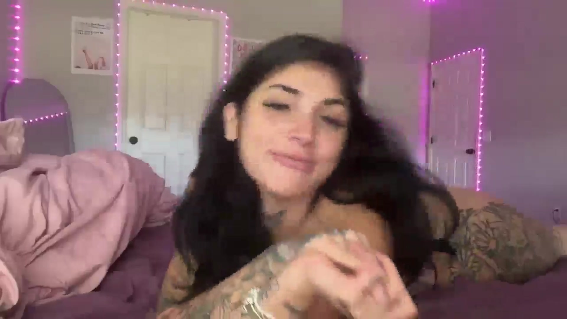 Gallery image thumbnail from JazmineJadexo's myfreecams stream on, 08/18/2025, 18:30 image 19 of 20