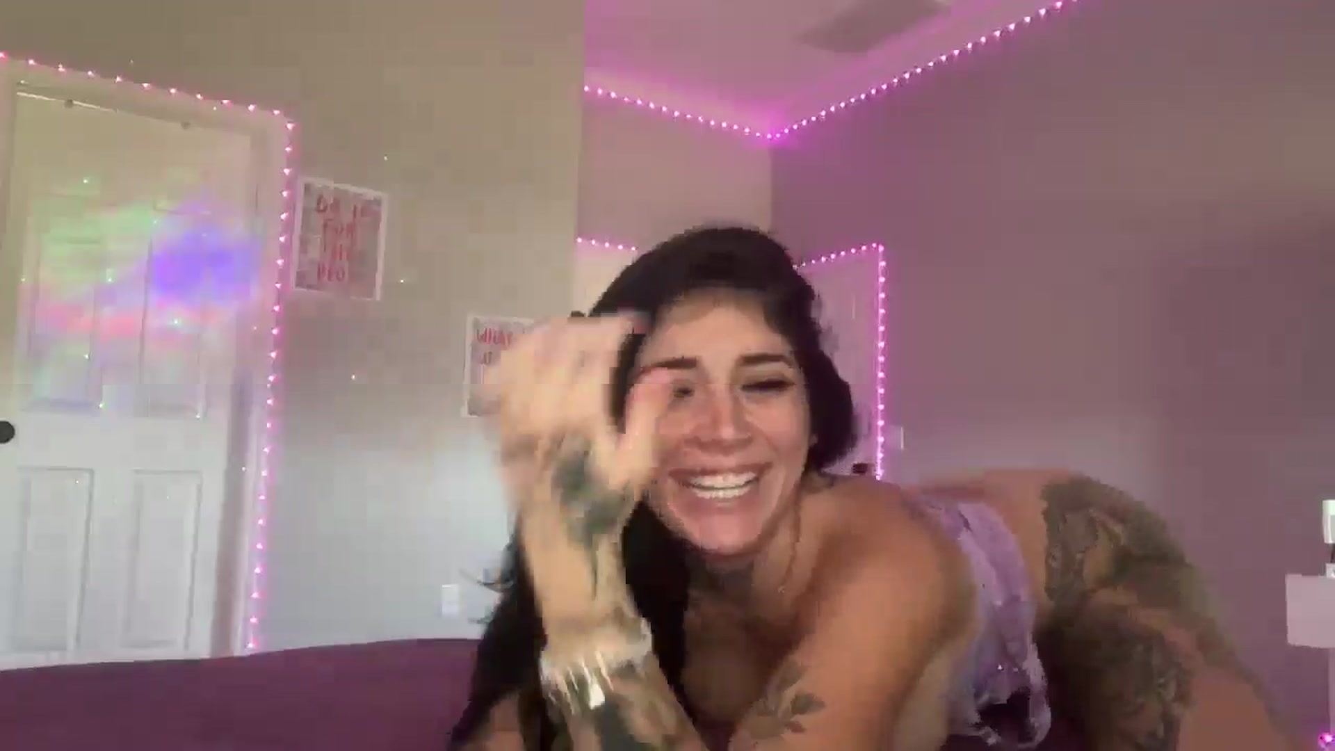 Gallery image thumbnail from JazmineJadexo's myfreecams stream on, 08/20/2025, 17:32 image 14 of 20
