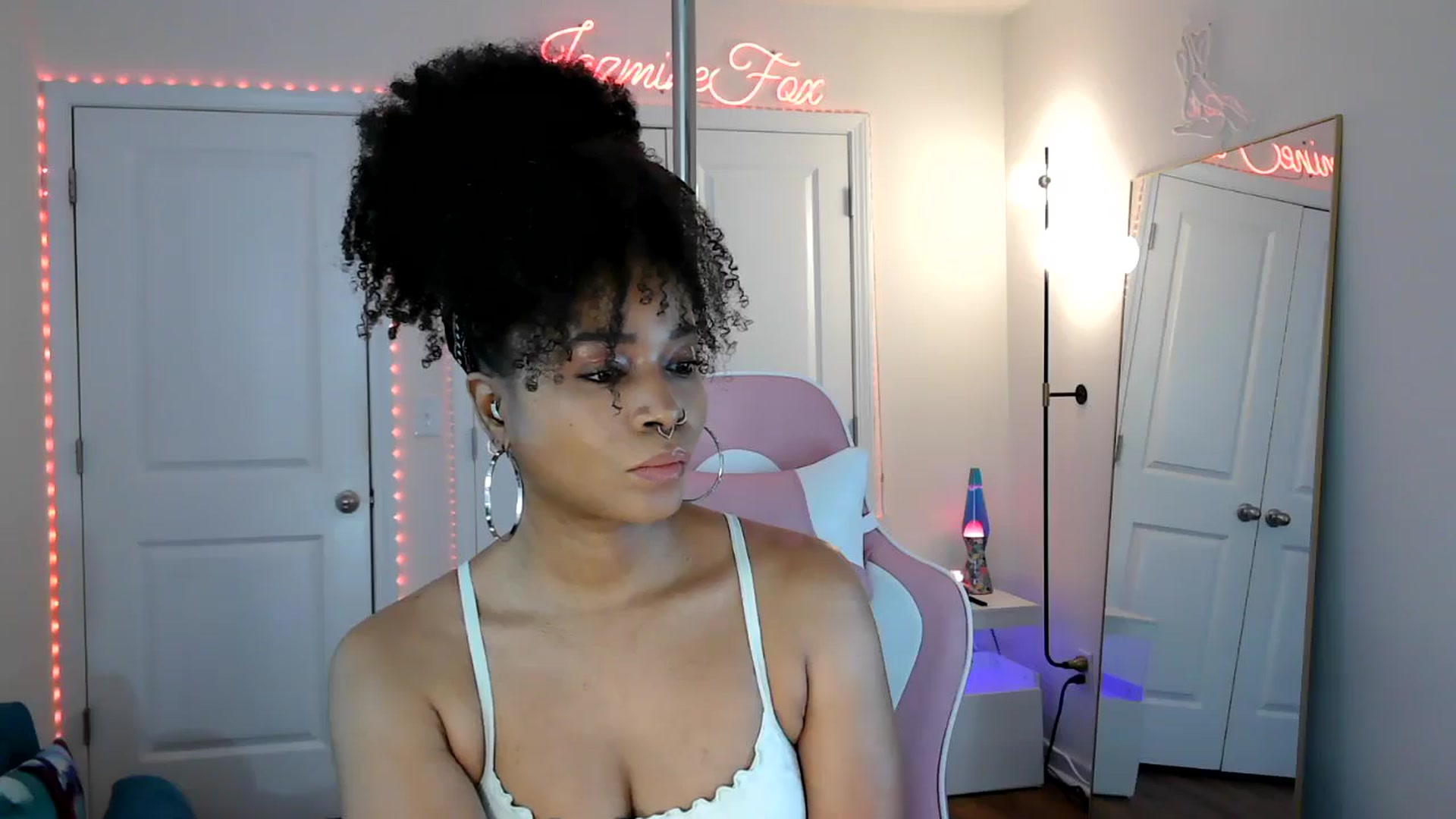 Gallery image thumbnail from Jazminefox's myfreecams stream on, 04/22/2026, 18:28 image 13 of 20