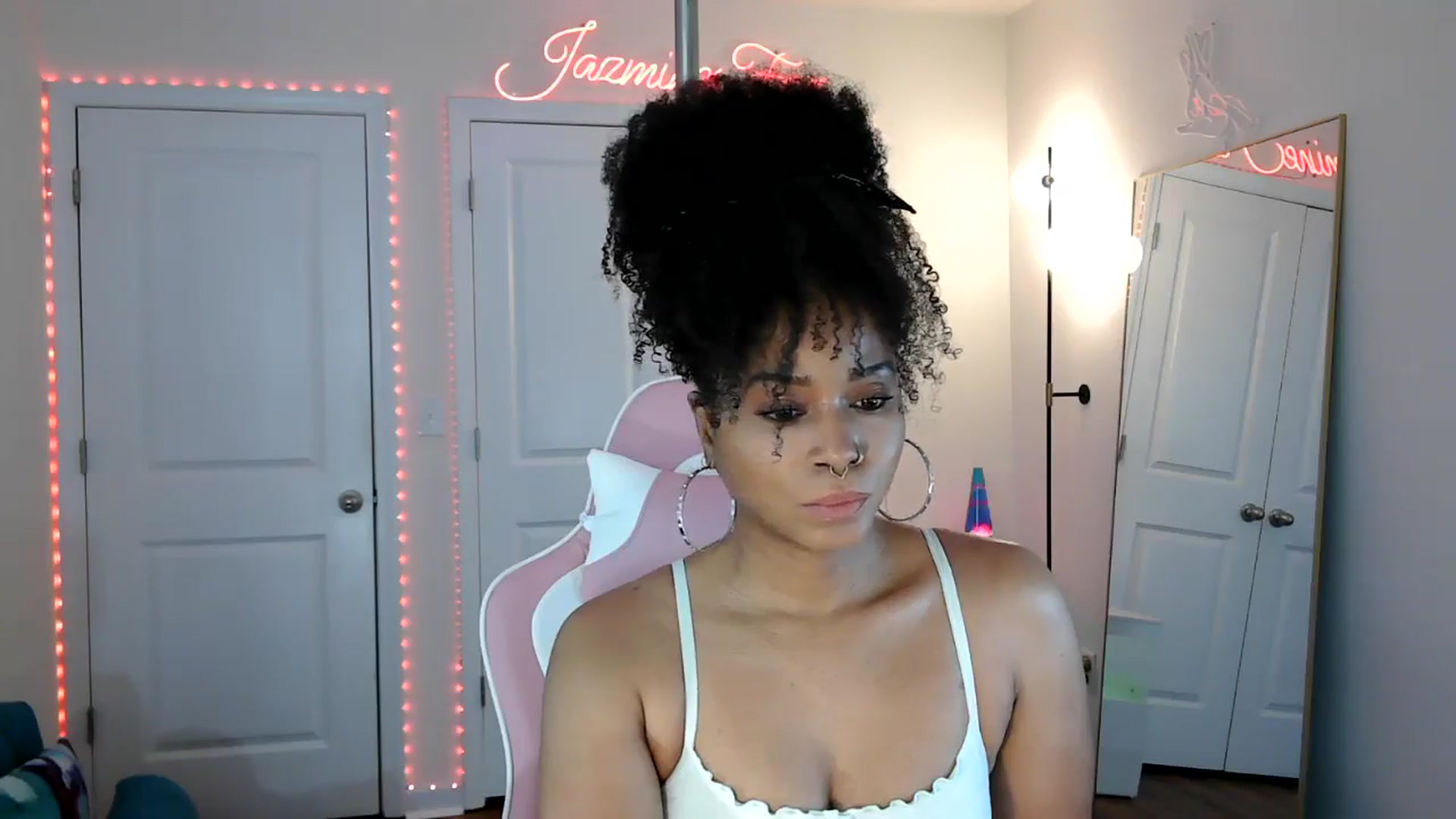 Gallery image thumbnail from Jazminefox's myfreecams stream on, 04/22/2026, 18:28 image 5 of 20