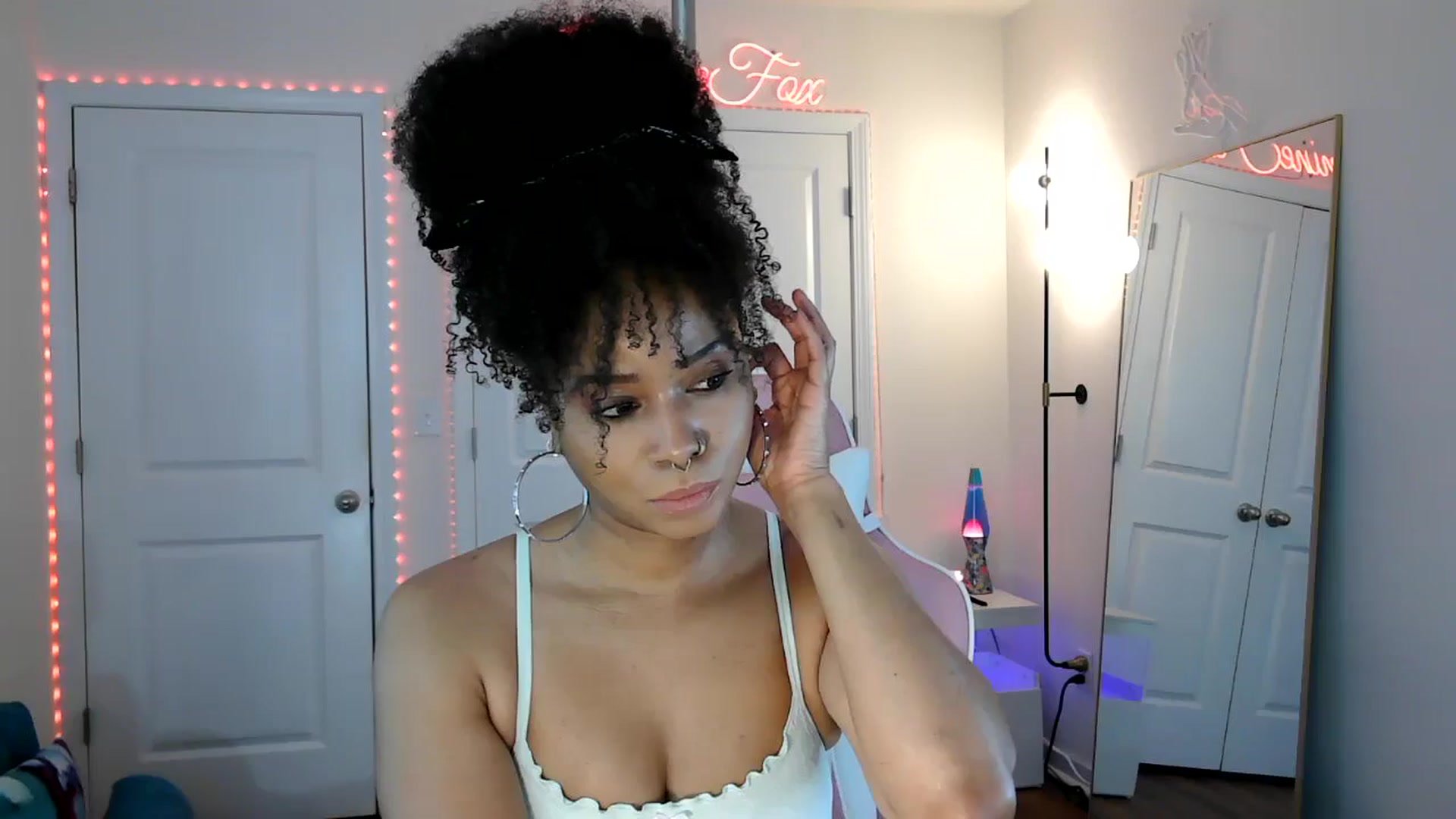 Gallery image thumbnail from Jazminefox's myfreecams stream on, 04/22/2026, 18:28 image 14 of 20