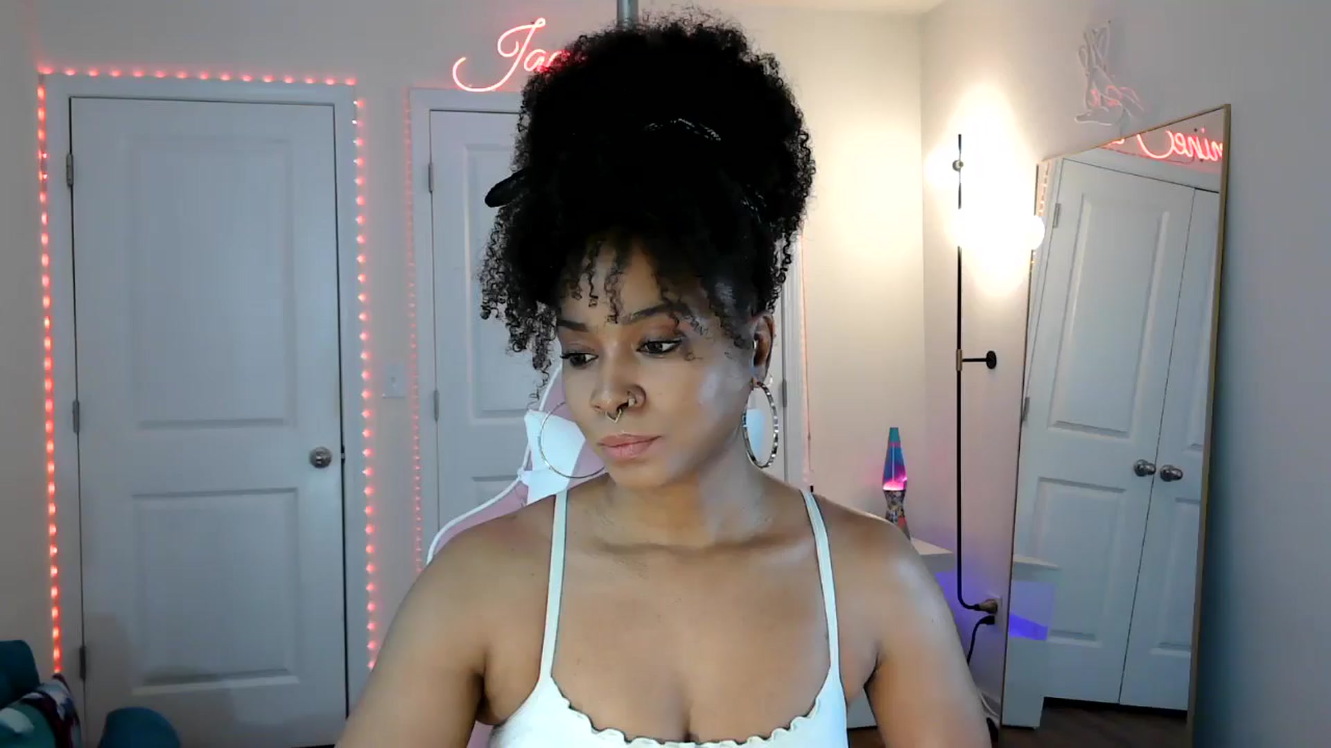 Gallery image thumbnail from Jazminefox's myfreecams stream on, 04/22/2026, 18:28 image 1 of 20