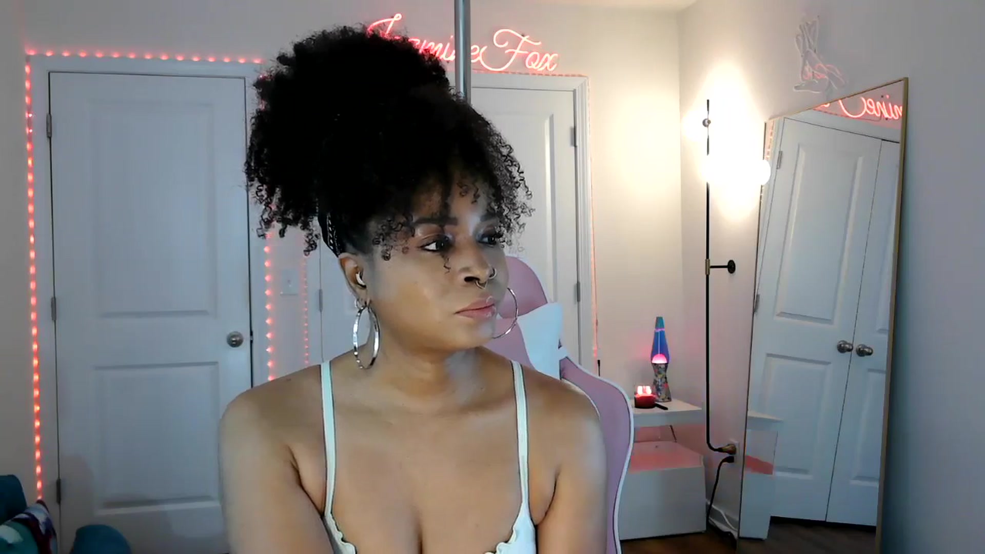 Gallery image thumbnail from Jazminefox's myfreecams stream on, 04/22/2026, 18:28 image 11 of 20