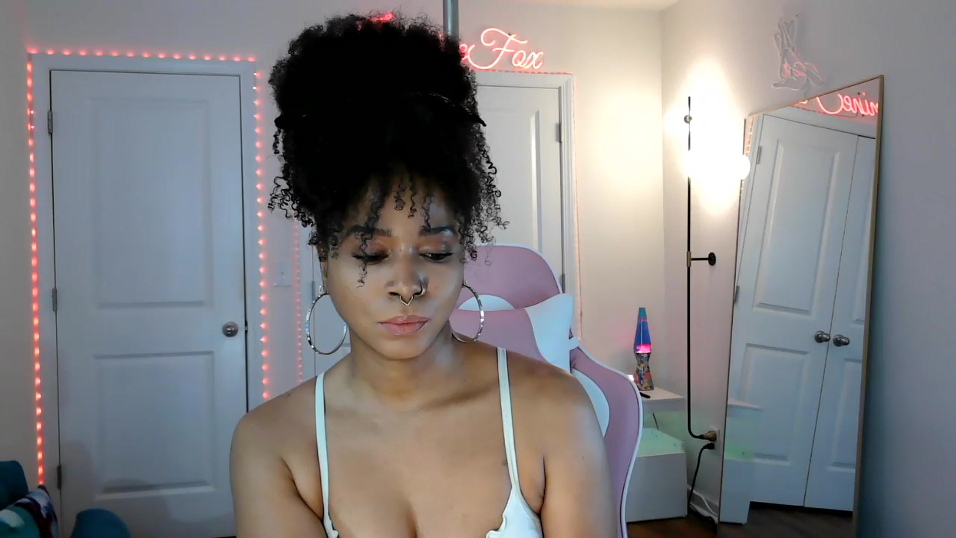 Gallery image thumbnail from Jazminefox's myfreecams stream on, 04/22/2026, 18:28 image 4 of 20