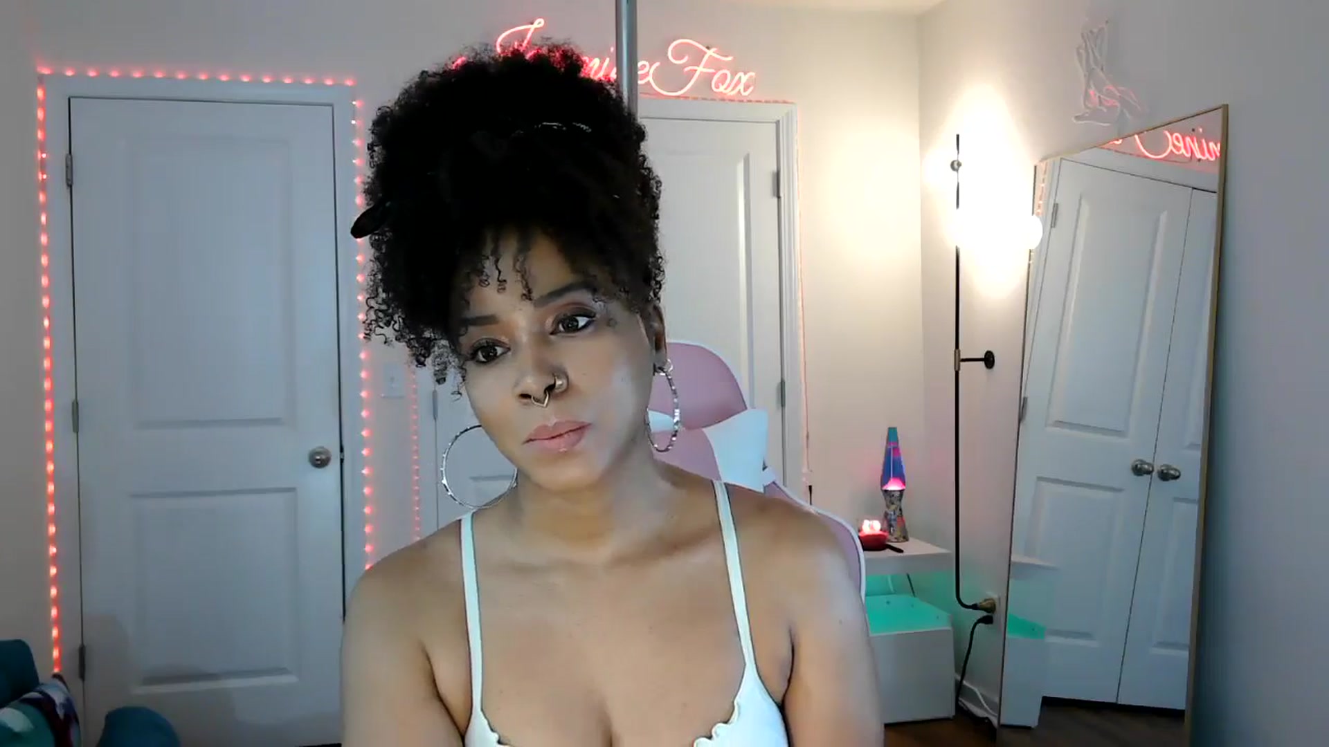 Gallery image thumbnail from Jazminefox's myfreecams stream on, 04/22/2026, 18:28 image 8 of 20