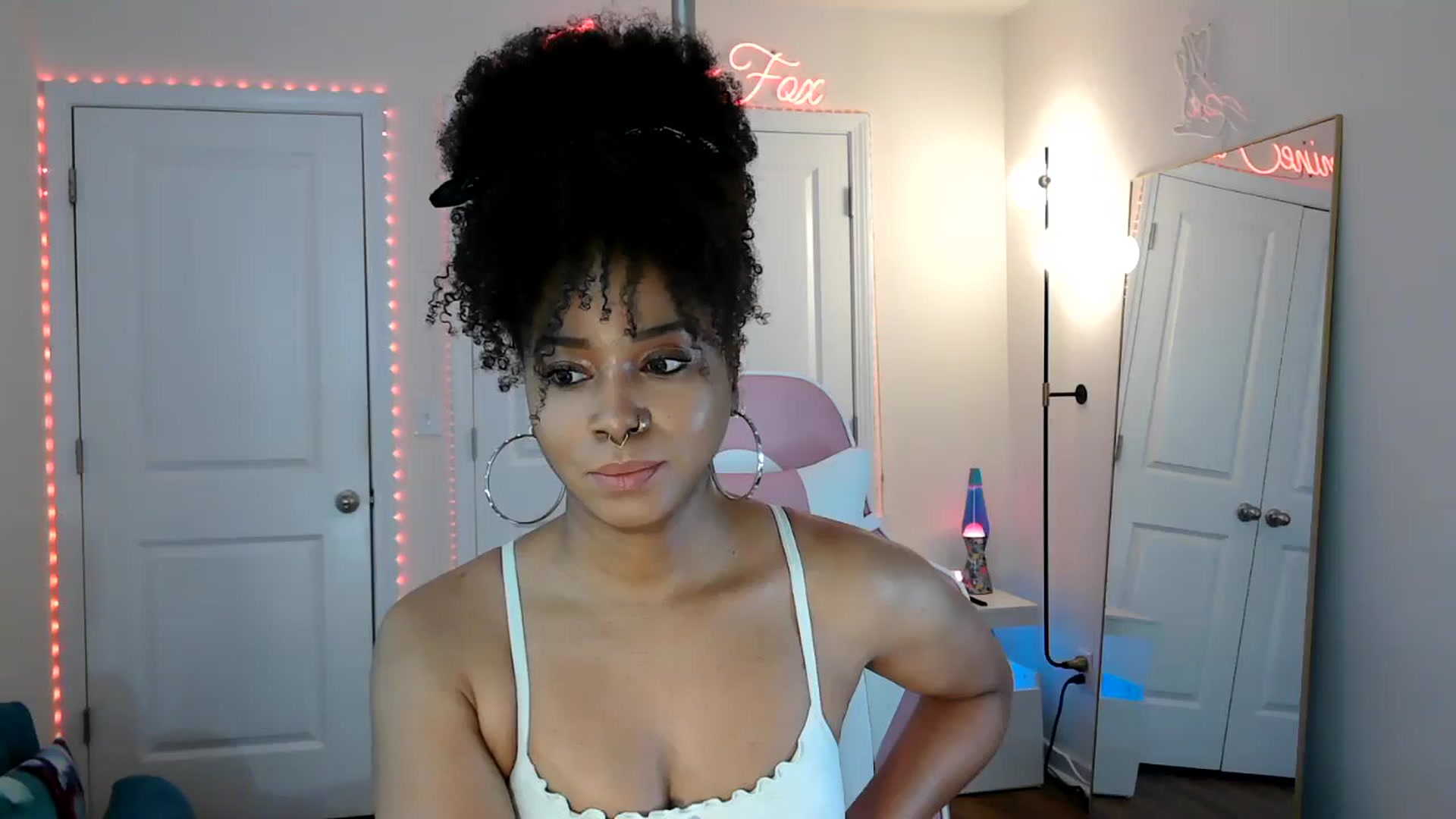 Gallery image thumbnail from Jazminefox's myfreecams stream on, 04/22/2026, 18:28 image 15 of 20