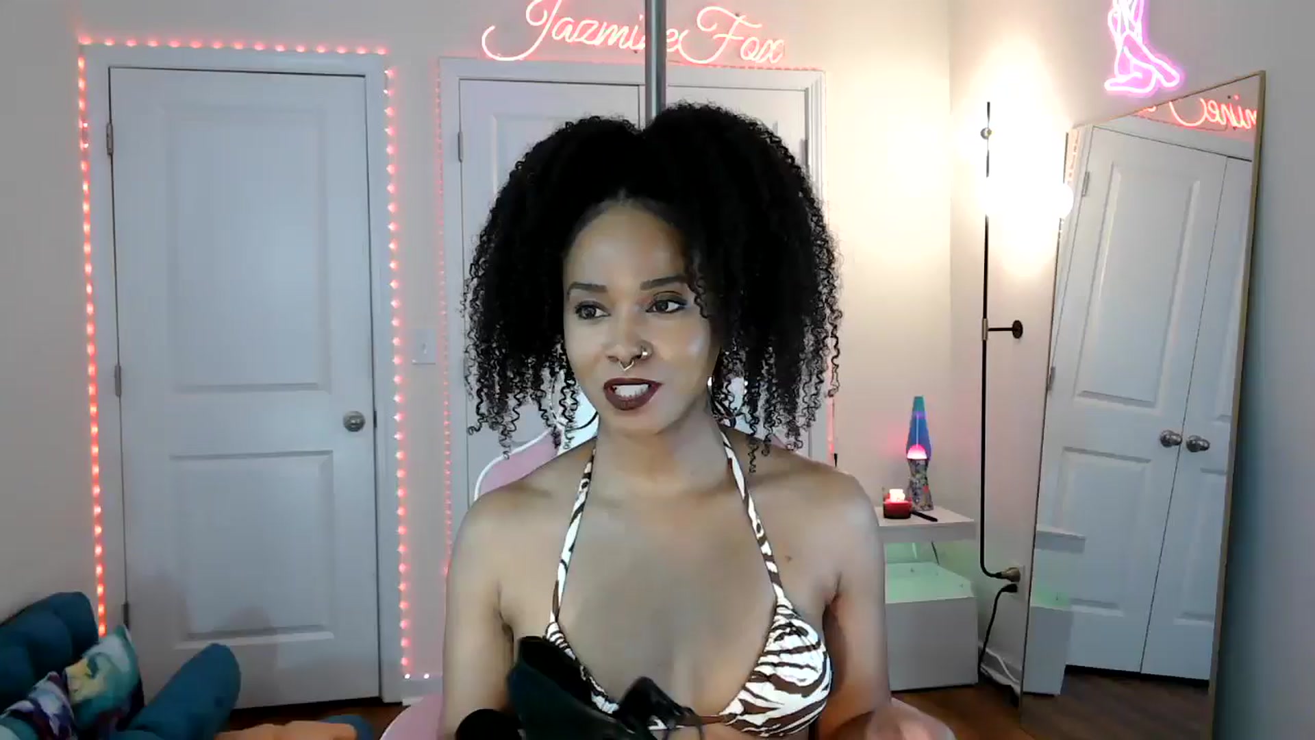Gallery image thumbnail from Jazminefox's myfreecams stream on, 04/23/2026, 19:15 image 1 of 20
