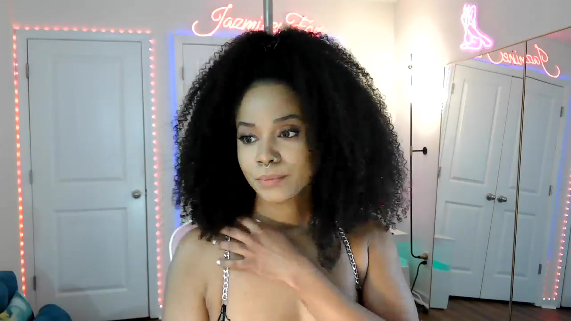Gallery image thumbnail from Jazminefox's myfreecams stream on, 04/27/2026, 18:06 image 19 of 20