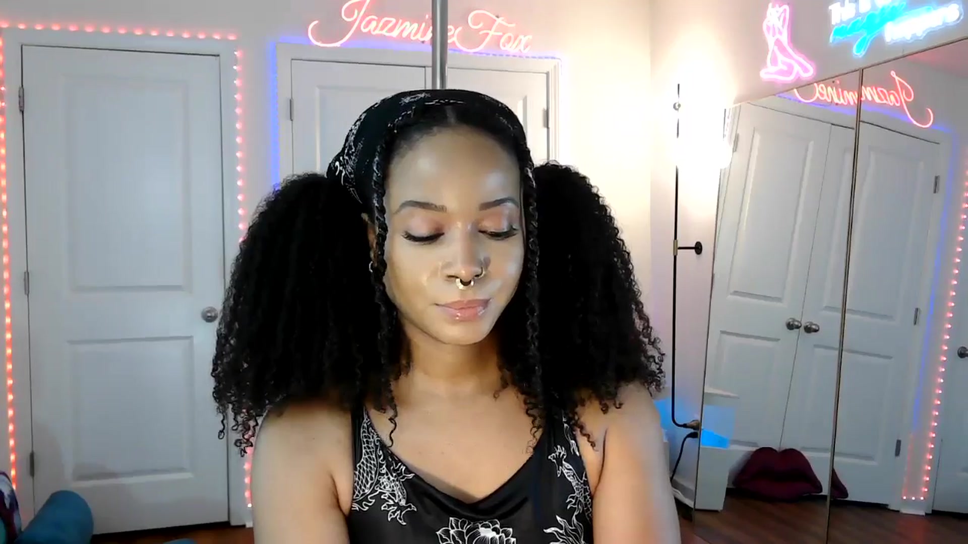Gallery image thumbnail from Jazminefox's myfreecams stream on, 05/05/2026, 16:42 image 3 of 20