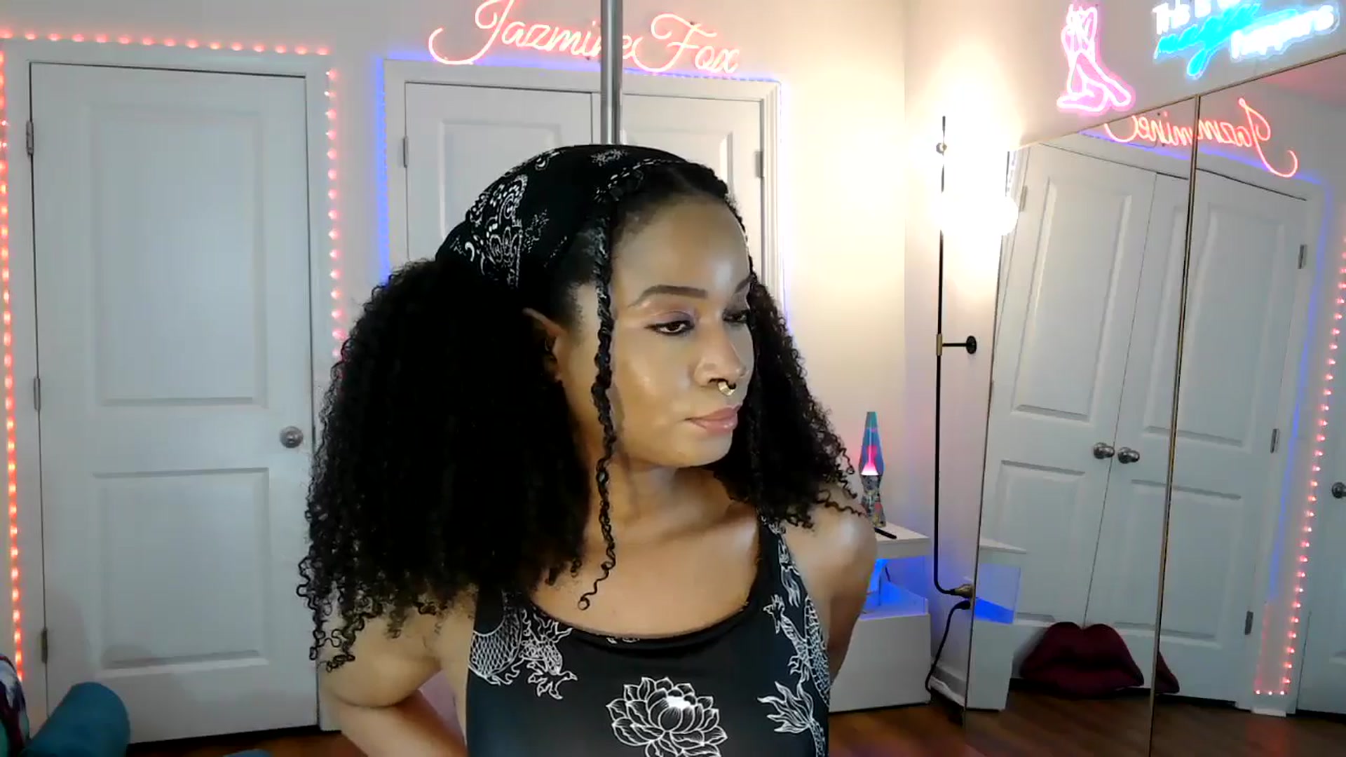 Gallery image thumbnail from Jazminefox's myfreecams stream on, 05/05/2026, 16:42 image 17 of 20