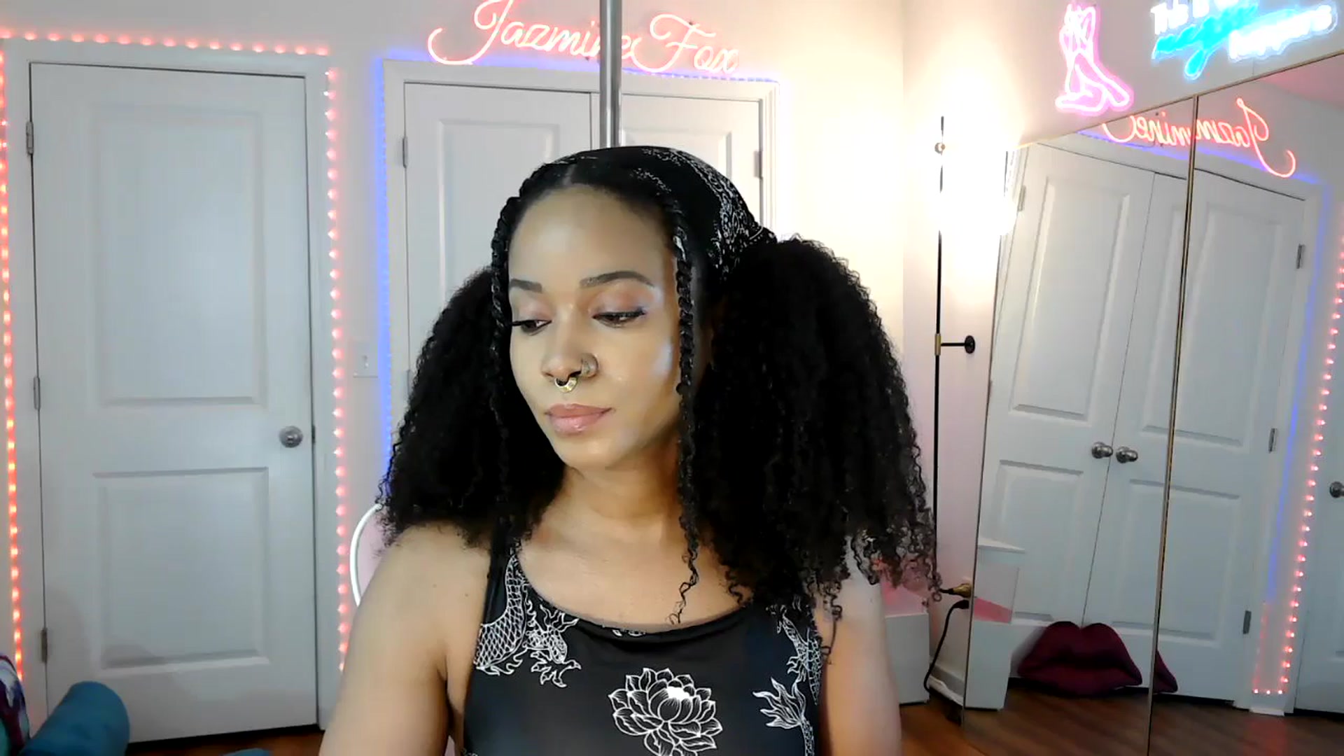 Gallery image thumbnail from Jazminefox's myfreecams stream on, 05/05/2026, 16:42 image 10 of 20